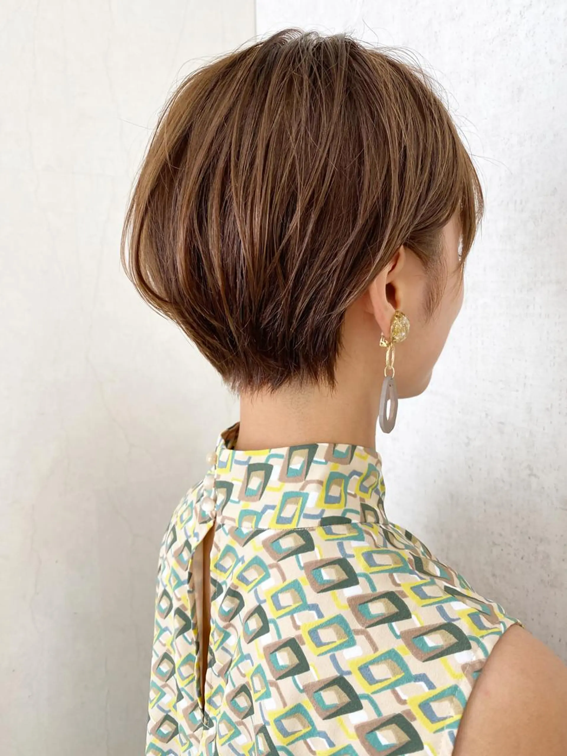 ショート 切りっぱなしボブ ショートボブ ボブ ハイライト シースルーバング カット ヘアカラー トリートメント 似合わせ/茅ヶ崎 スズキ タクマのヘアスタイル