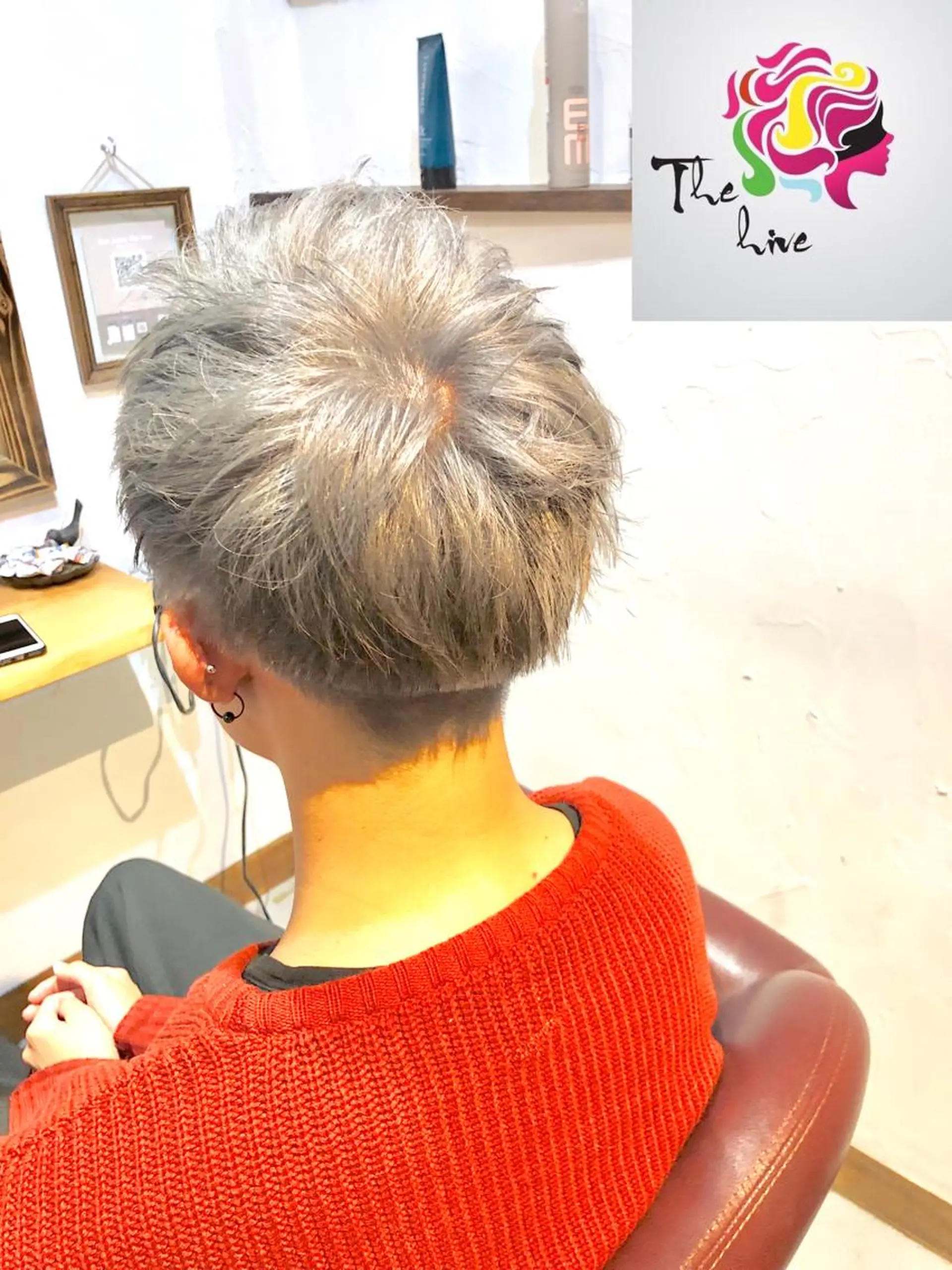 ショート カラー メンズ ダブルカラー シルバー カット ヘアカラー Hair salon The  hiveのヘアスタイル