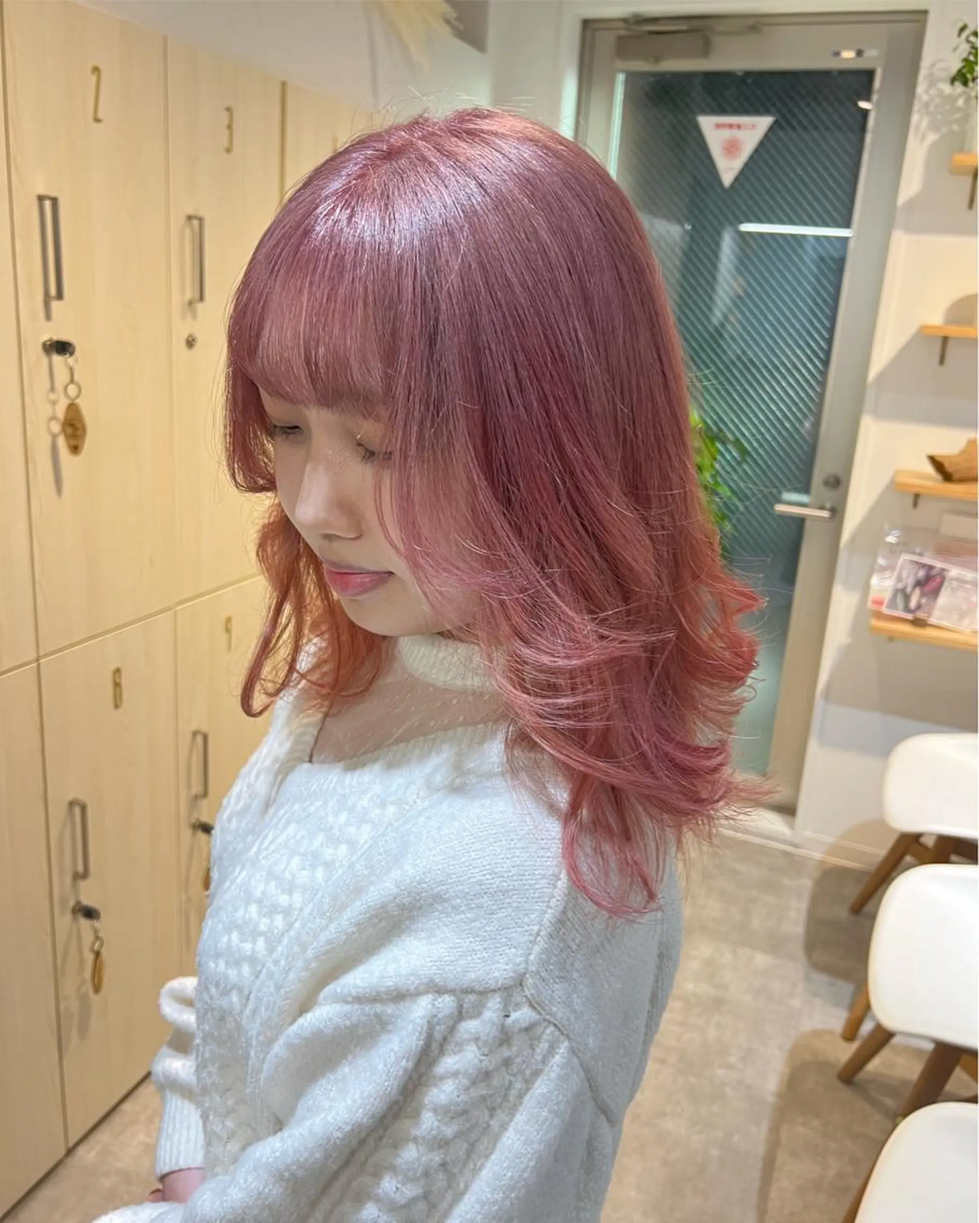 セミロング ヘアカラー Miku 🇺🇸のヘアスタイル