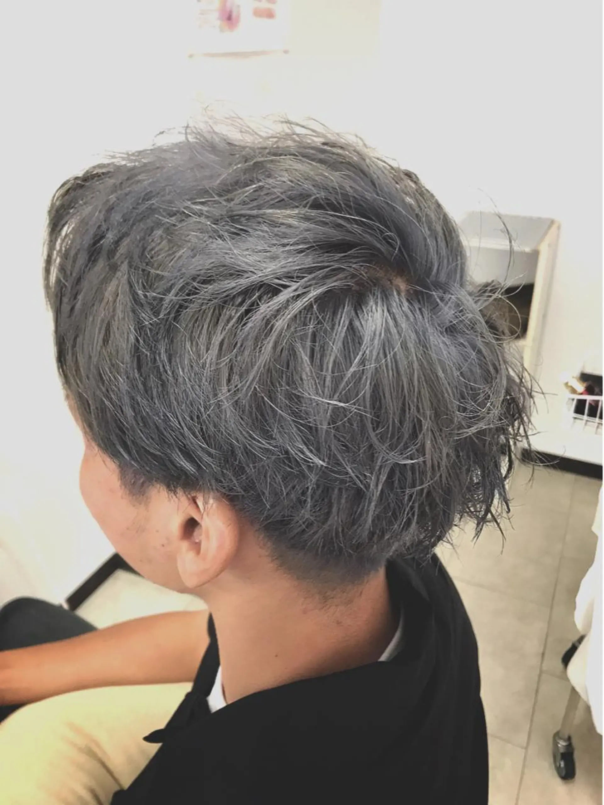 カラー メンズ メンズブリーチ ブリーチ シルバー 長谷川 誠志のヘアスタイル