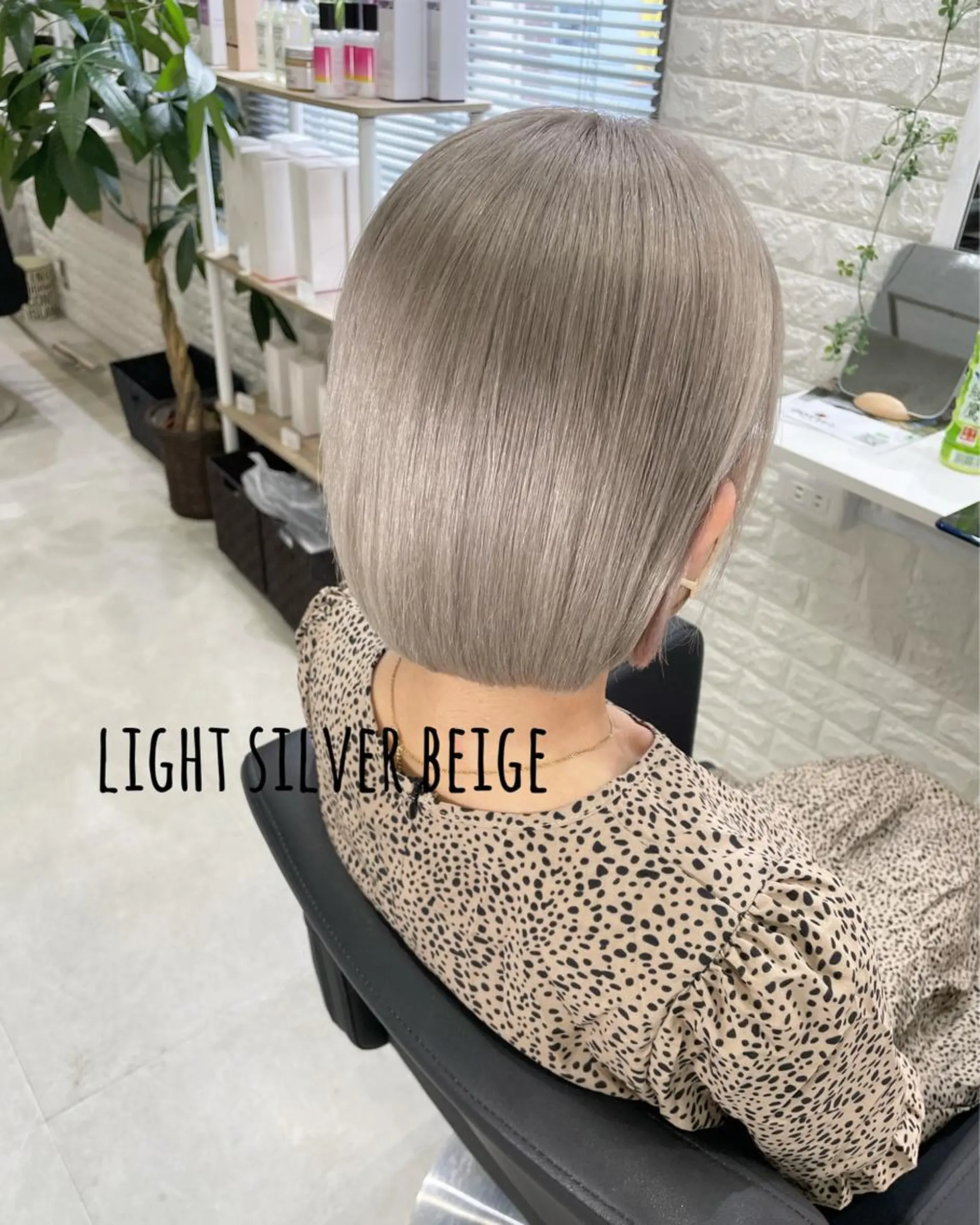 ショート カラー ベージュカラー ハイトーンカラー シルバー シルバーベージュ ヘアカラー トリートメント Nino（ニーノ）所属・にしき さんのヘアスタイル