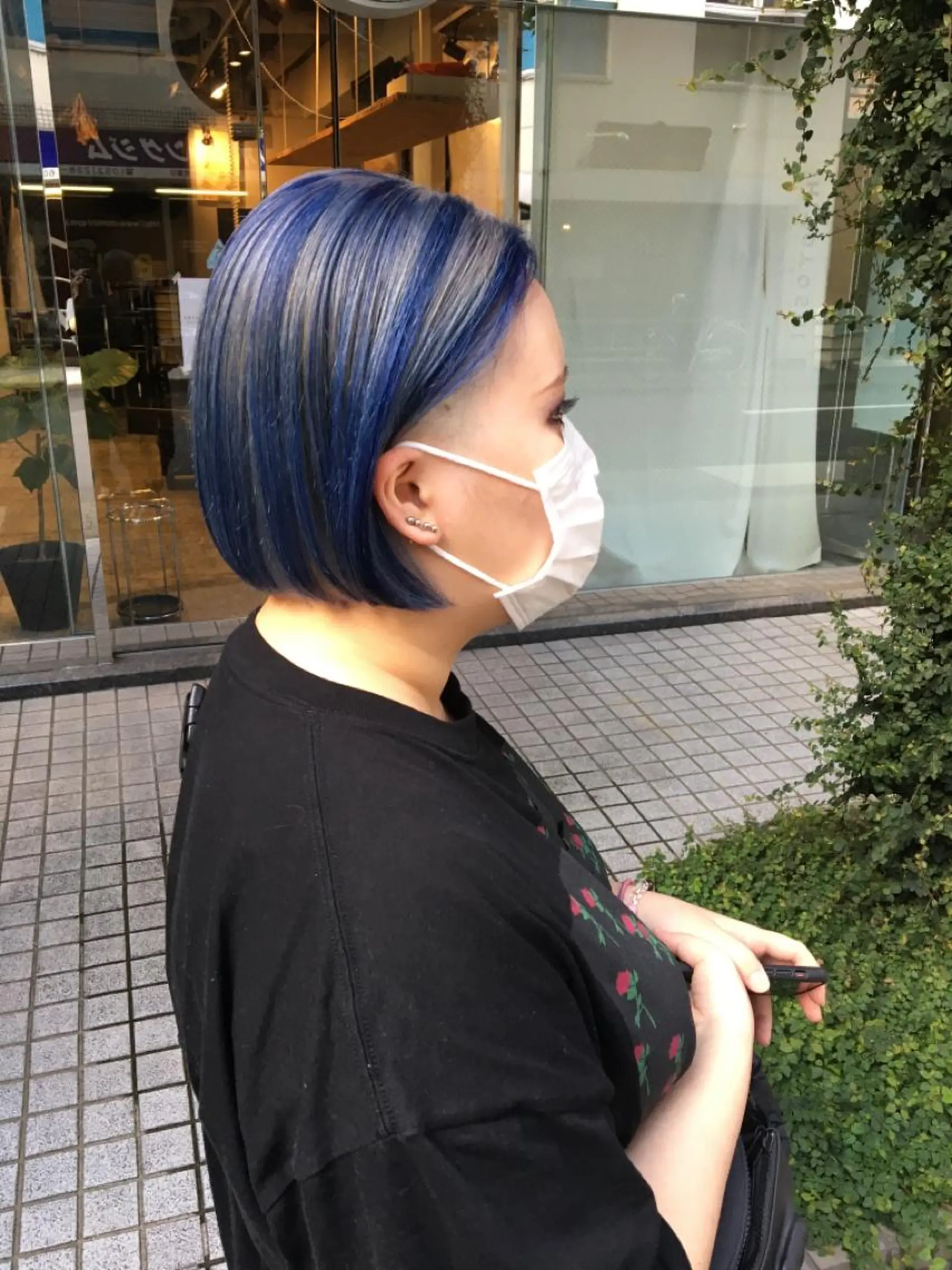 ミディアム カラー ブルーカラー ハイライトカラー シルバー ハイライト 永田〈店長#レイヤー #ウルフ#ハイトーンのヘアスタイル