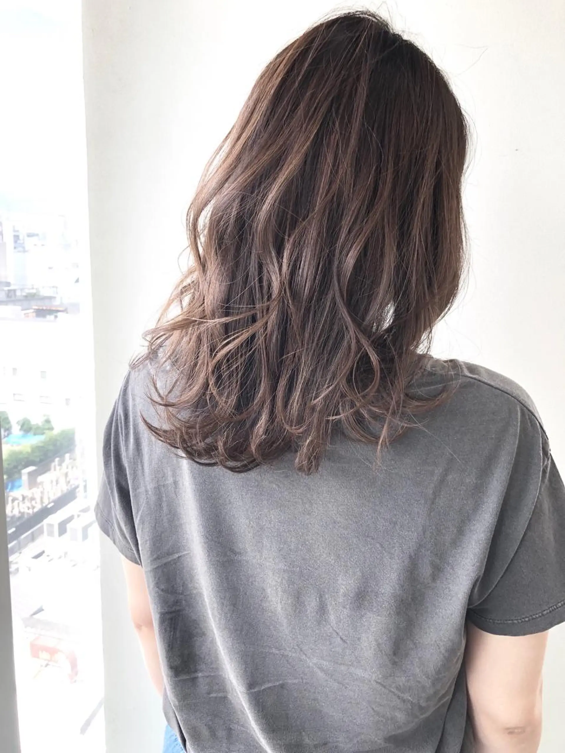 ミディアム ハイライト ヘアカラー トリートメント 小澤大輔 YOLO hairのヘアスタイル