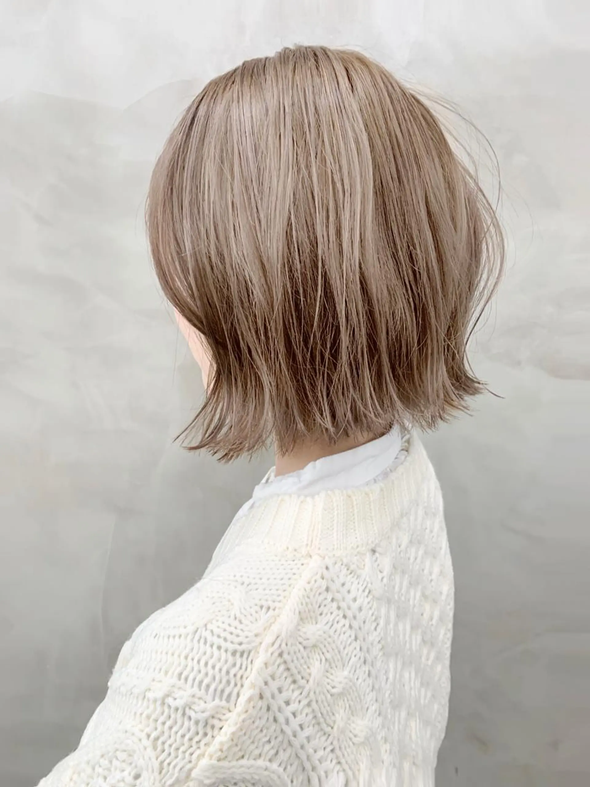 カラー 切りっぱなしボブ ベージュカラー ブリーチ ミルクティーベージュ ボブ SEED&beauty byFLAT所属・ヘッドスパ (女性限定)🍋モエのヘアスタイル