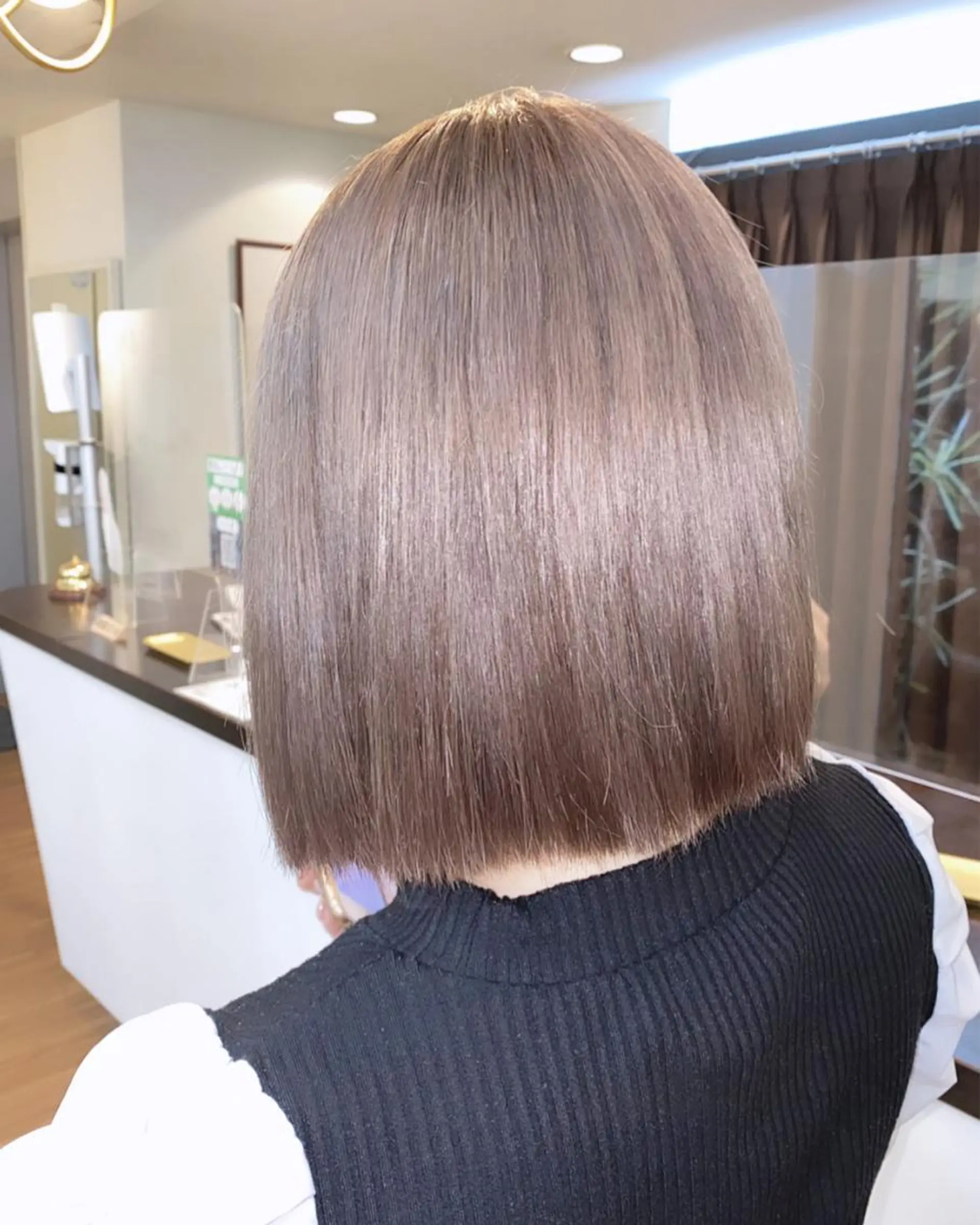 ショート カラー ブリーチ ANKH CROSS 新宿店所属・色ムラ修正の神様 新宿ハイトーンかすみのヘアスタイル