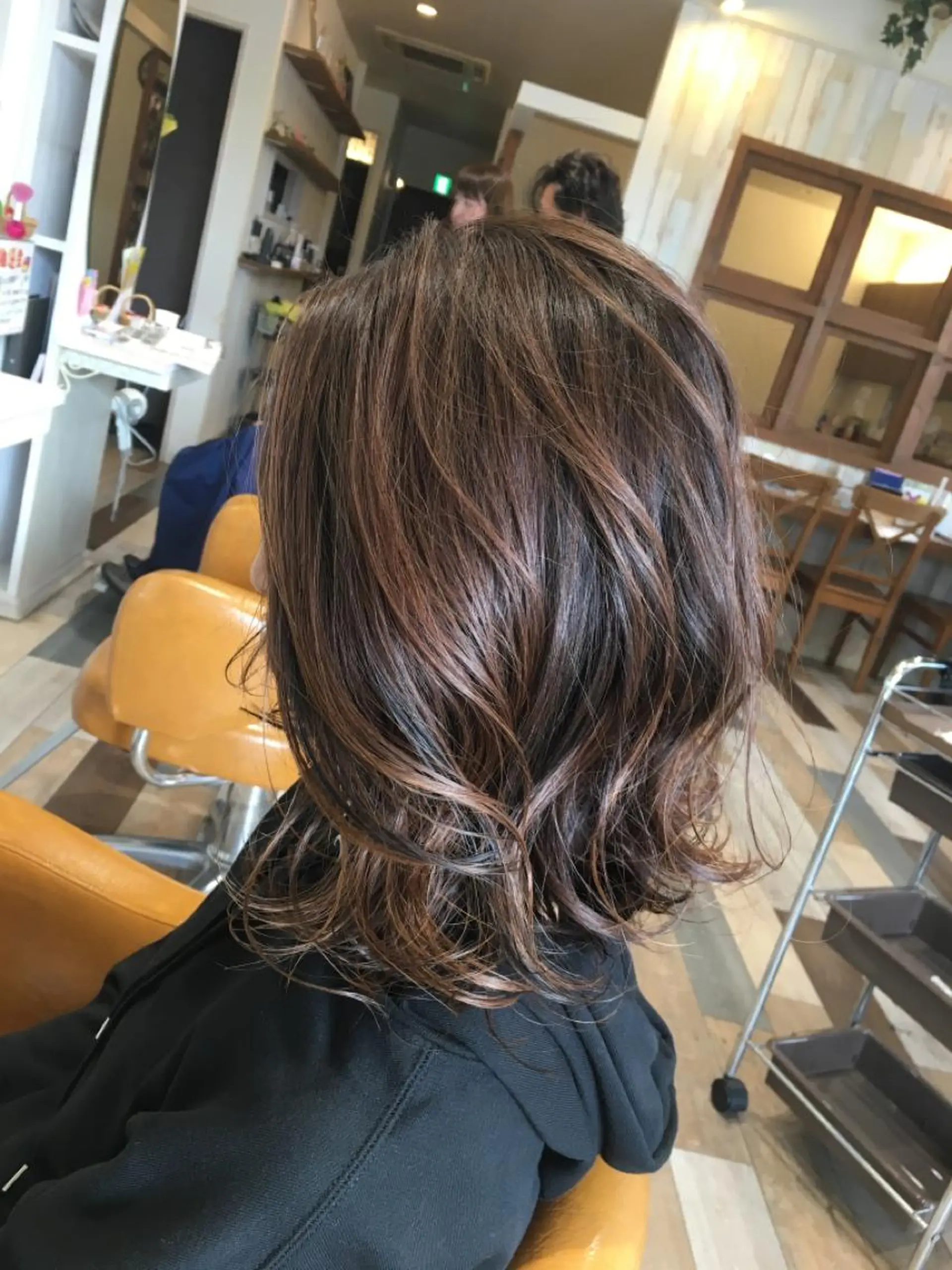 ミディアム カラー アディクシーカラー バレイヤージュ ブリーチ ケアブリーチ デザインカラー ヘアカラー トリートメント unpeu hair  二条所属・先着1名様限定 カット無料のヘアスタイル
