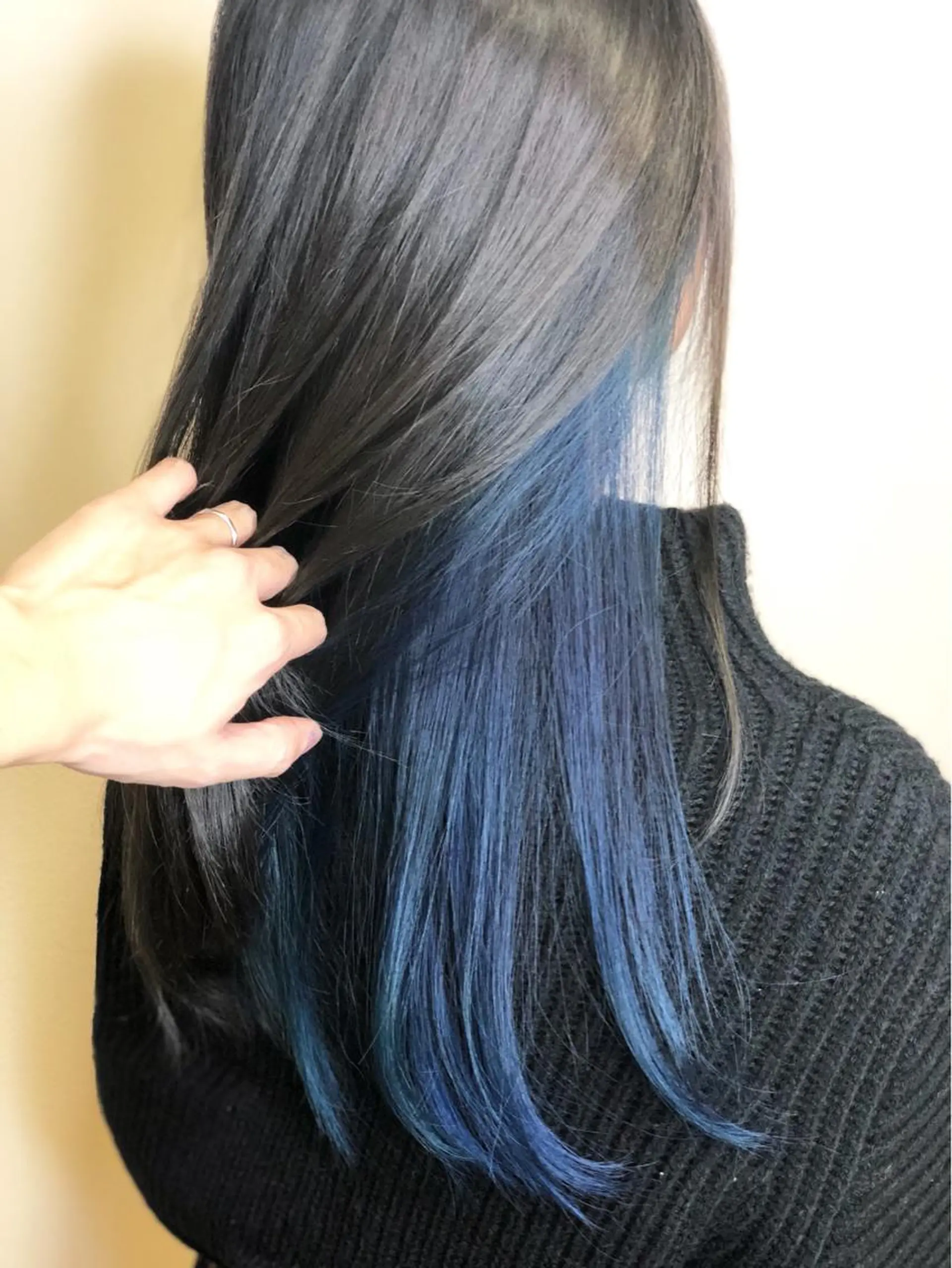 ロング カラー アッシュ ブルーカラー インナーカラー シルバー シルバーアッシュ ヘアカラー 門田 恭弥のヘアスタイル