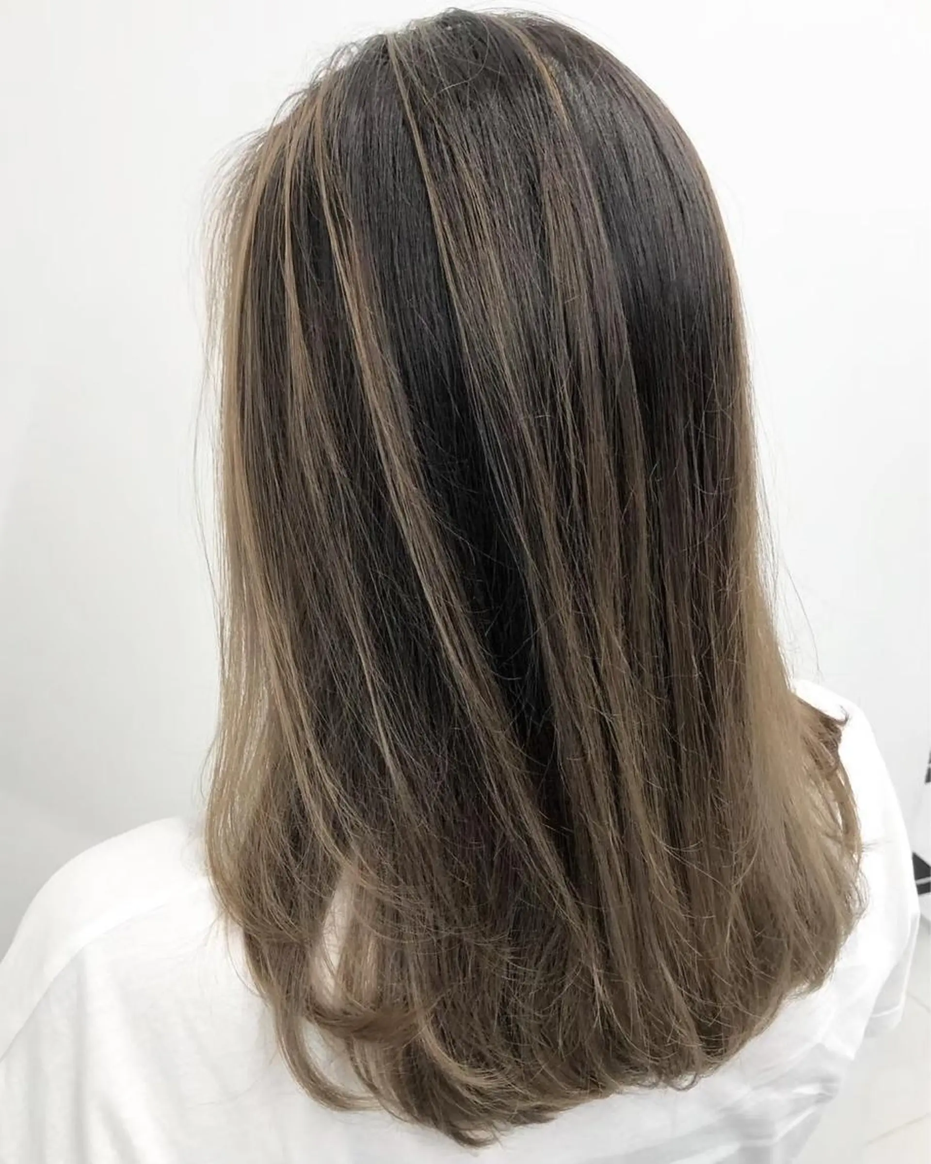 ミディアム カラー バレイヤージュ レイヤーカット 🦄インナーカラー 🦄貫井彩花のヘアスタイル