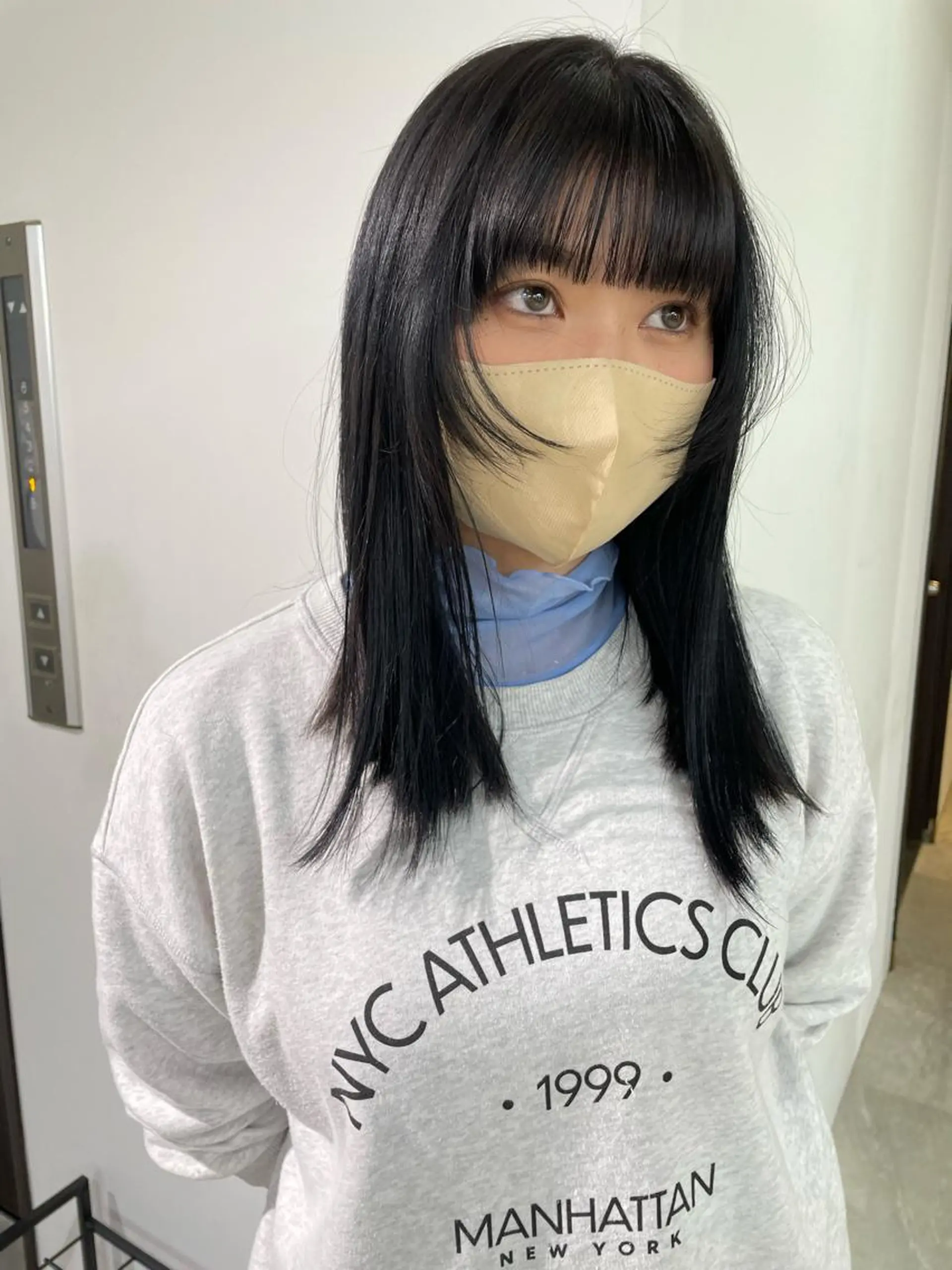 セミロング カラー デザインカラー イヤリングカラー ハイライトカラー インナーカラー 顔まわりレイヤー カット トリートメント MIU/ルーツカラー ボブ/顔周りレイヤーのヘアスタイル