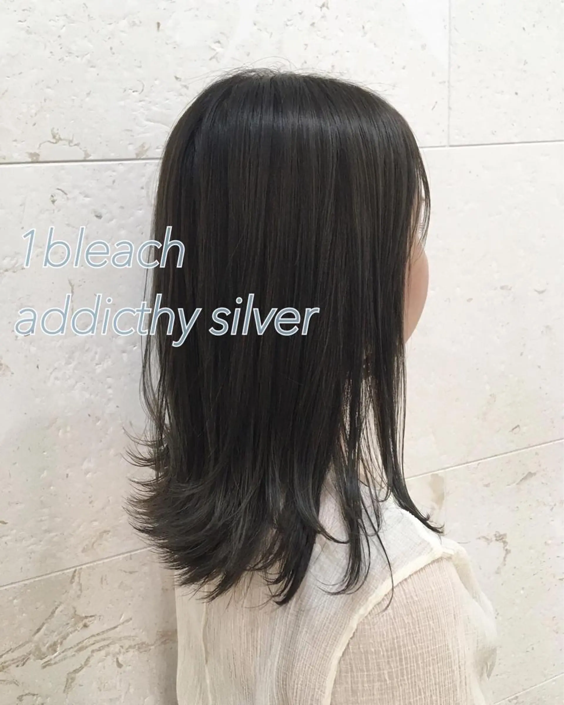 ロング カラー ブリーチ シルバー 斉藤 貴也のヘアスタイル