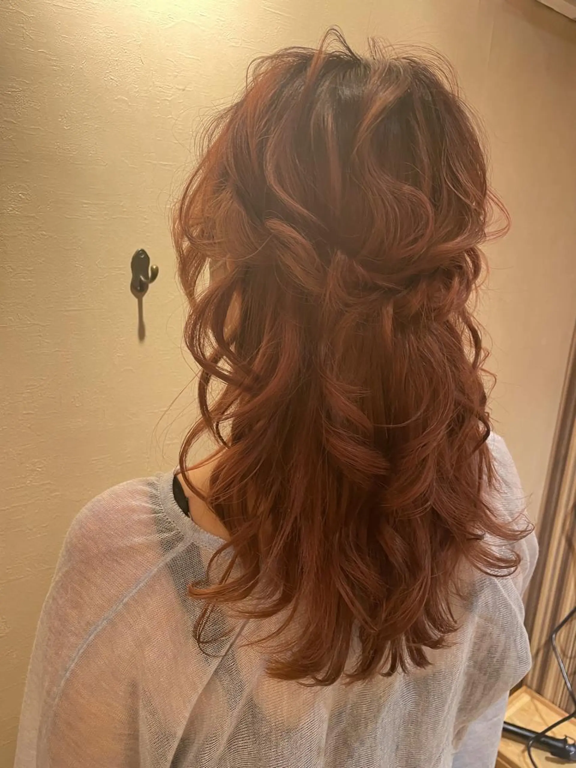 セミロング ヘアアレンジ ハーフアップ 飯塚 沙衣のヘアスタイル
