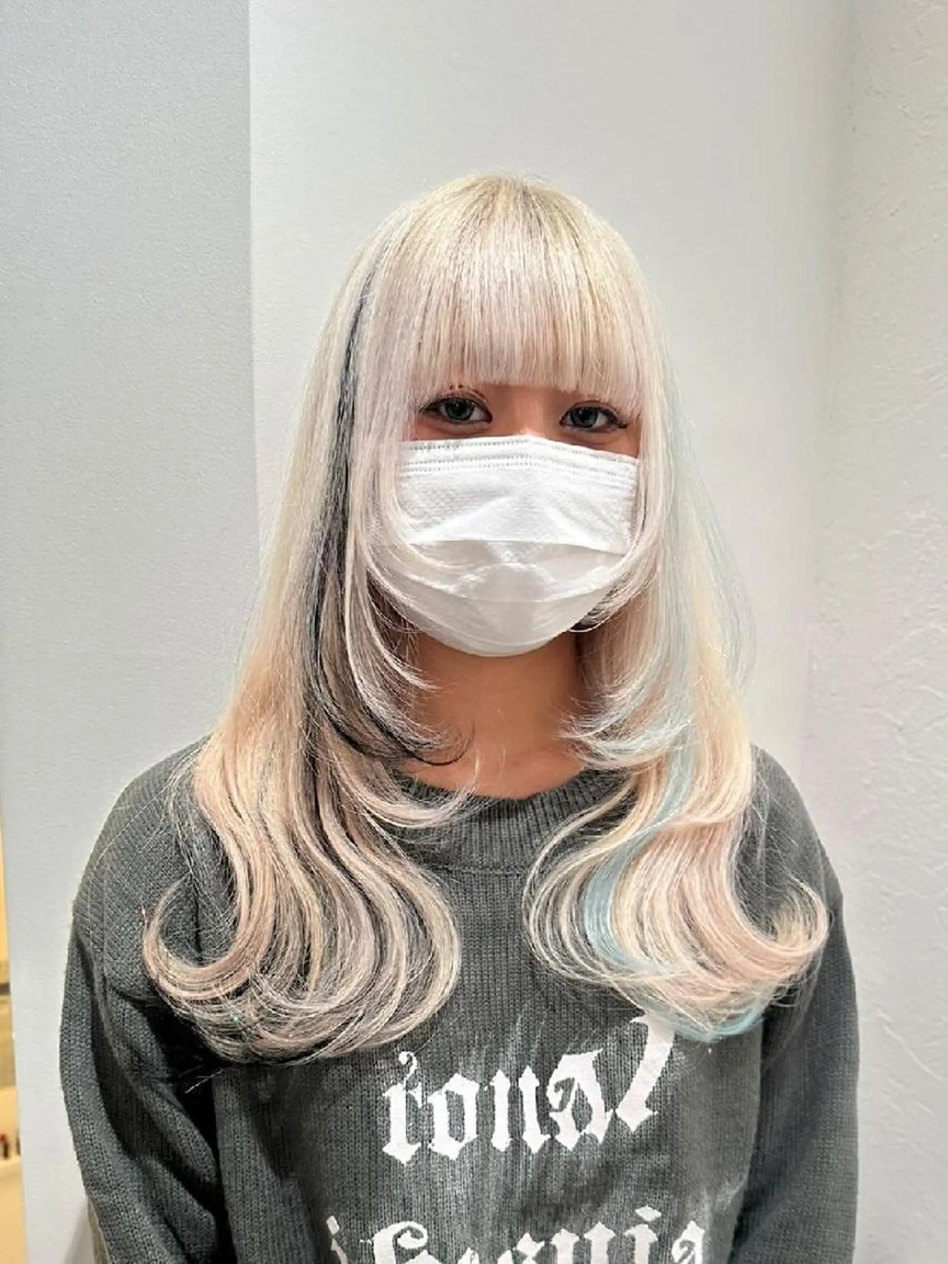ロング カラー ブロンド ホワイトブロンド エクステ ORIKA 美容室のヘアスタイル