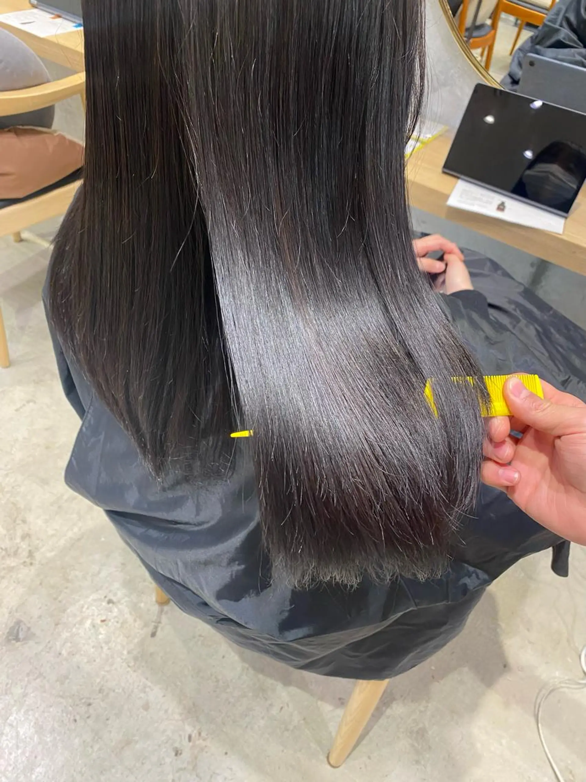 セミロング トリートメント fumi🪞血色感 アップ艶カラーのヘアスタイル