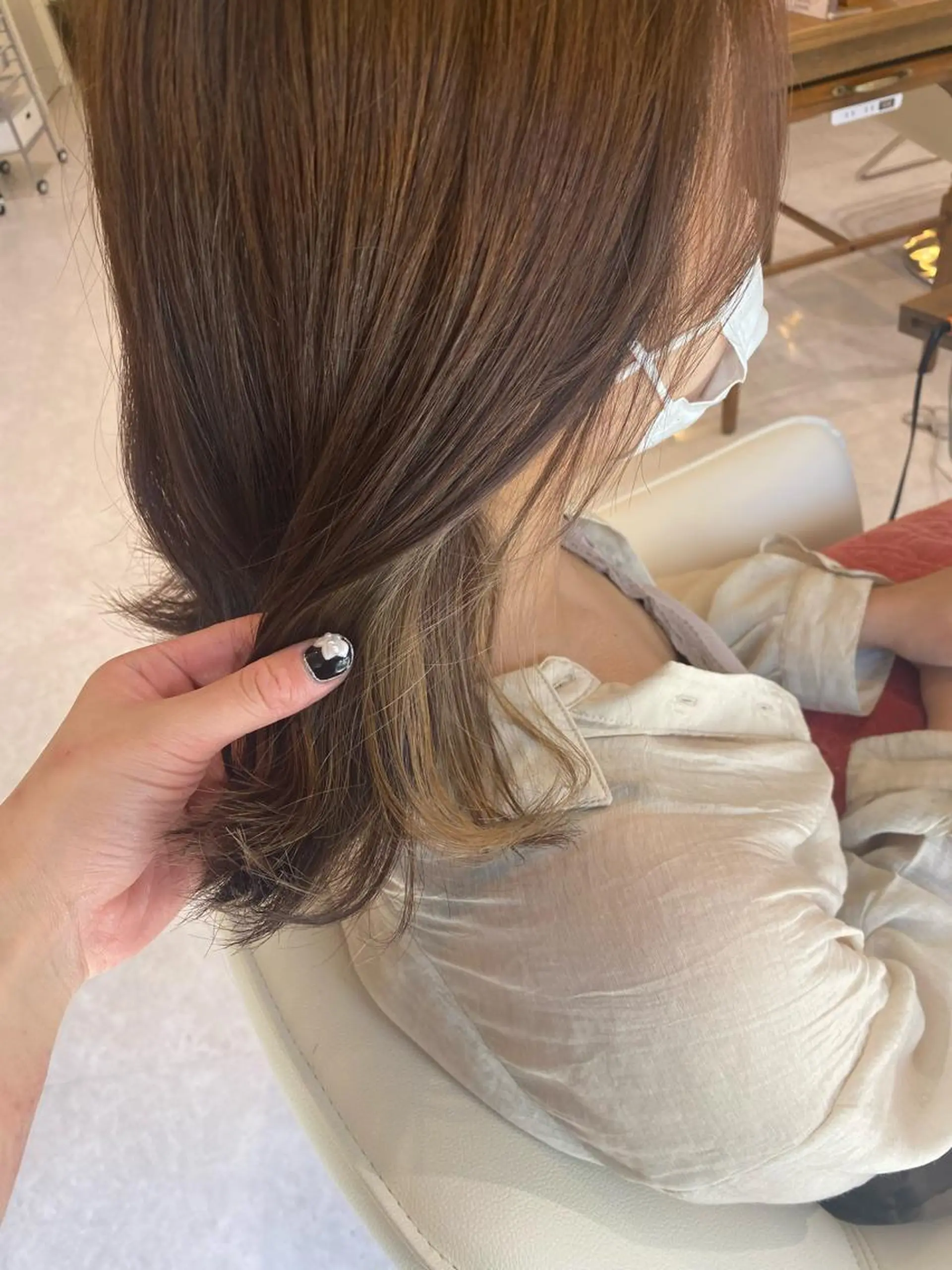 ミディアム カラー 梛木 唯のヘアスタイル