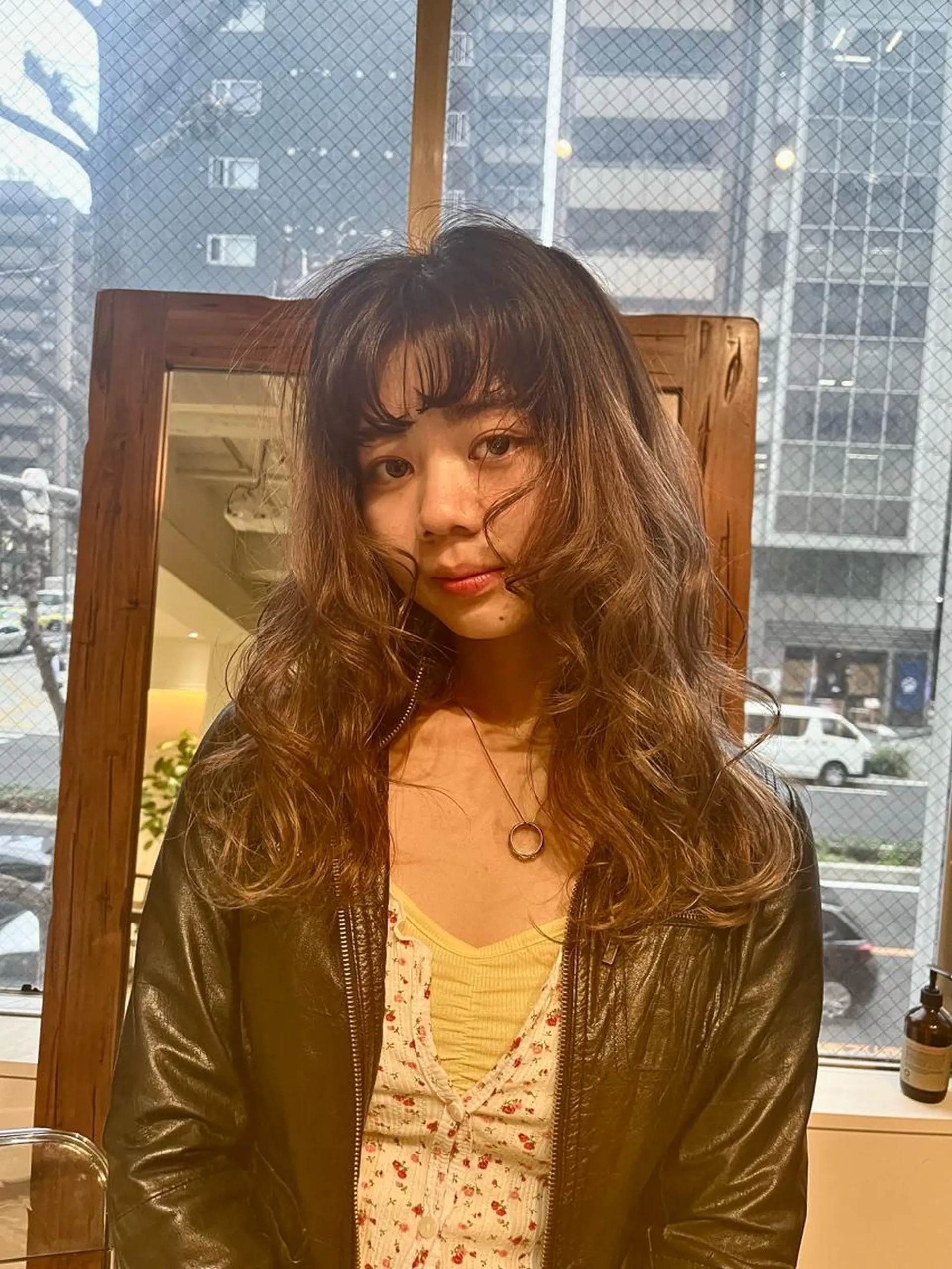 セミロング ヘアカラー SIKI yuuna モテ韓国ヘア☁️のヘアスタイル