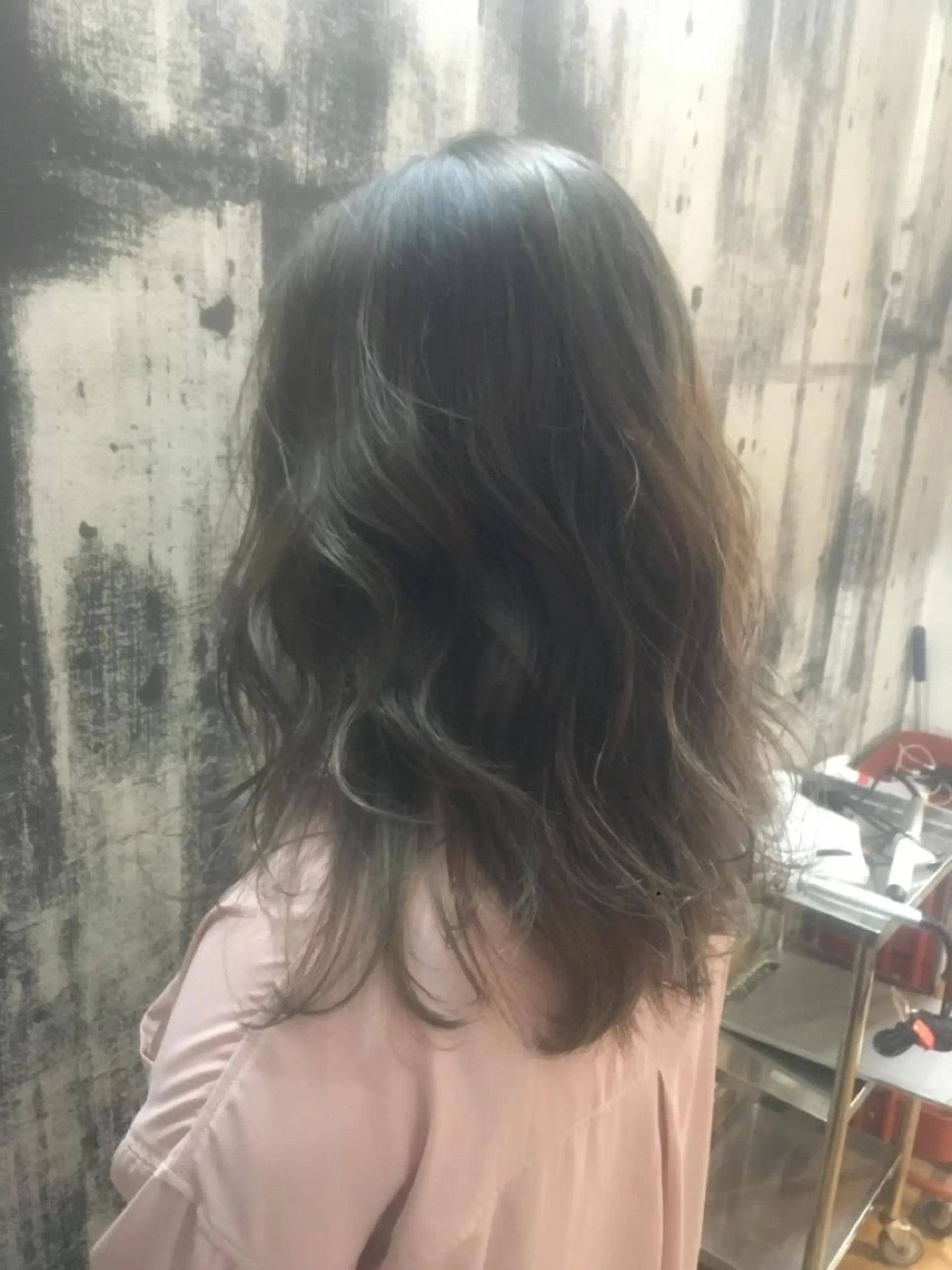 セミロング カラー ヘアアレンジ グレージュ カーキグレージュ 🧶ブリーチカラー TERU🧶のヘアスタイル