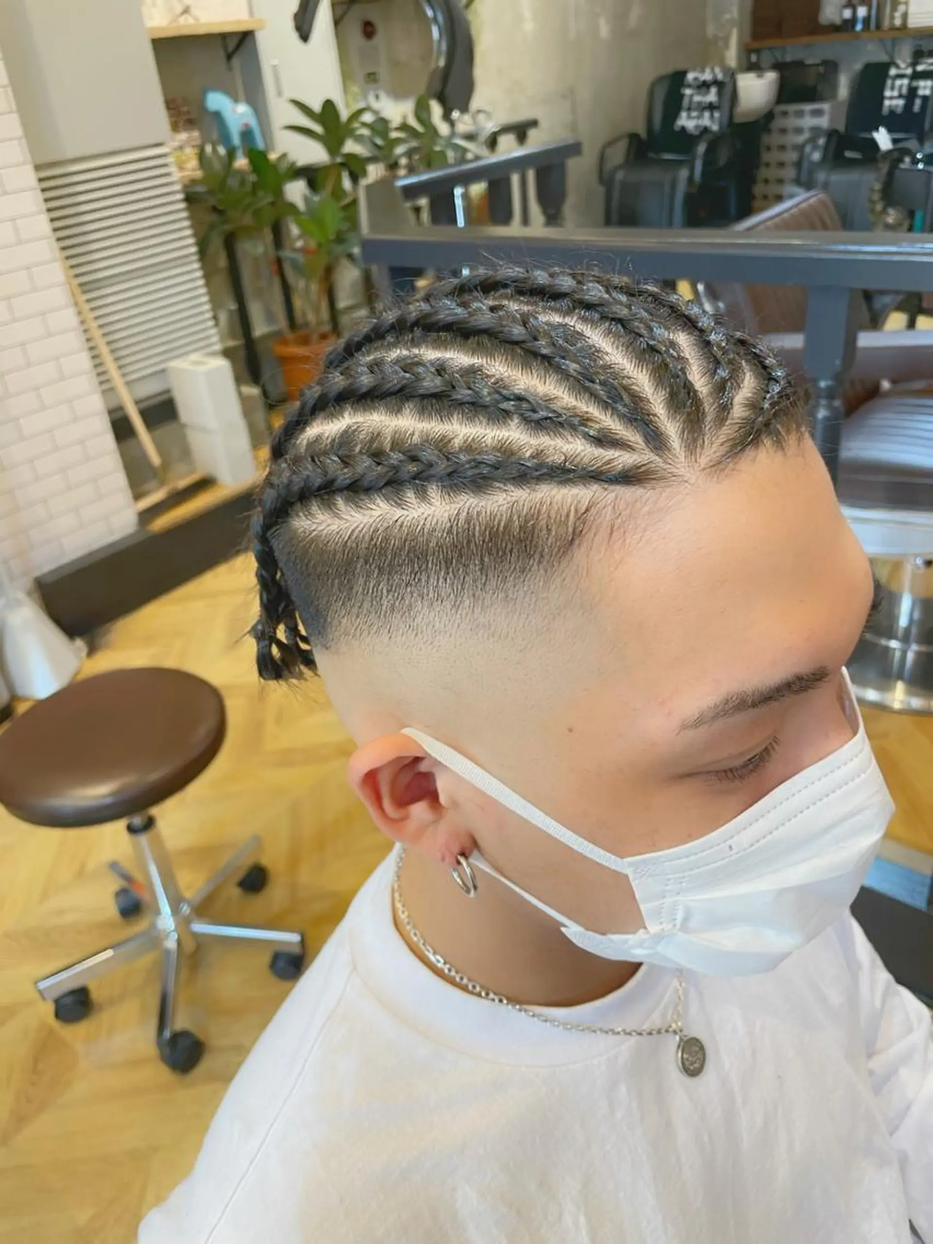 ミディアム ヘアアレンジ メンズ シールエクステ ミディアムパーマ メンズブリーチ メンズハイライト メンズハイトーン エクステ指名No.1 【店長】橘田のヘアスタイル
