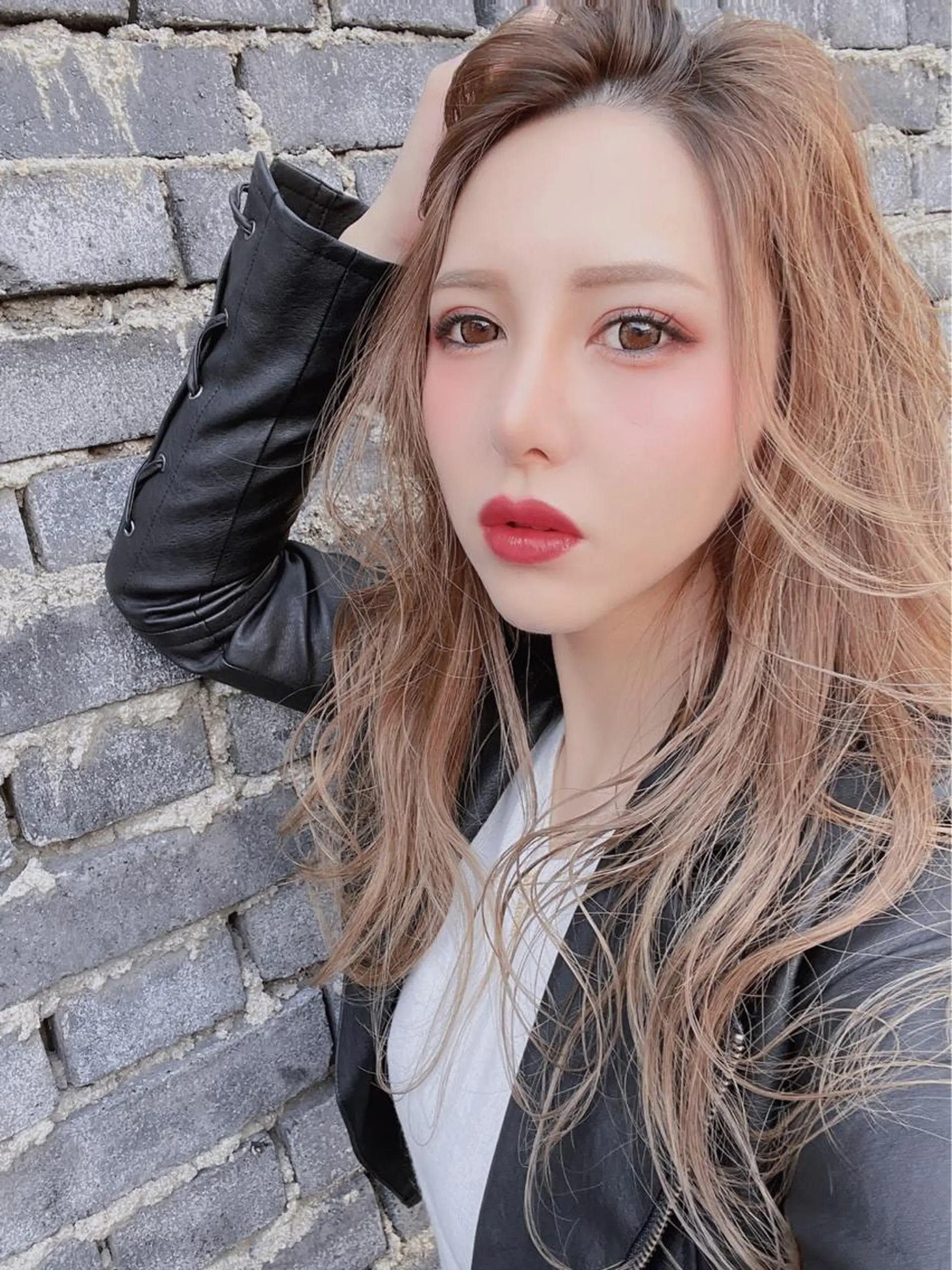 ロング カラー ベージュカラー ハイライトカラー ミルクティーベージュ ハイライト ヘアカラー 山崎 雄太のヘアスタイル