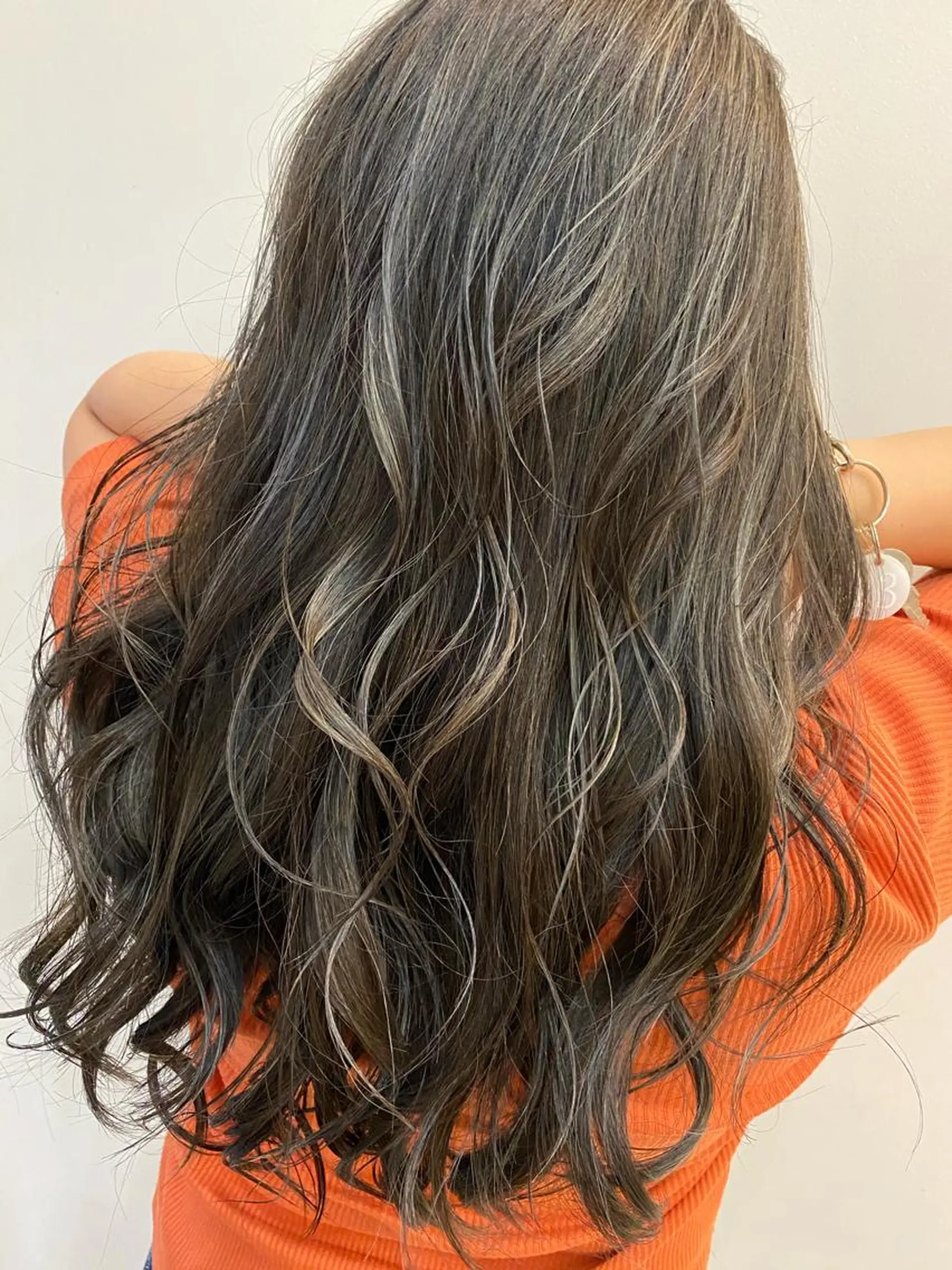 ロング ハイライト ヘアカラー トリートメント ジェニファー ✂︎TOMOKI✂︎のヘアスタイル