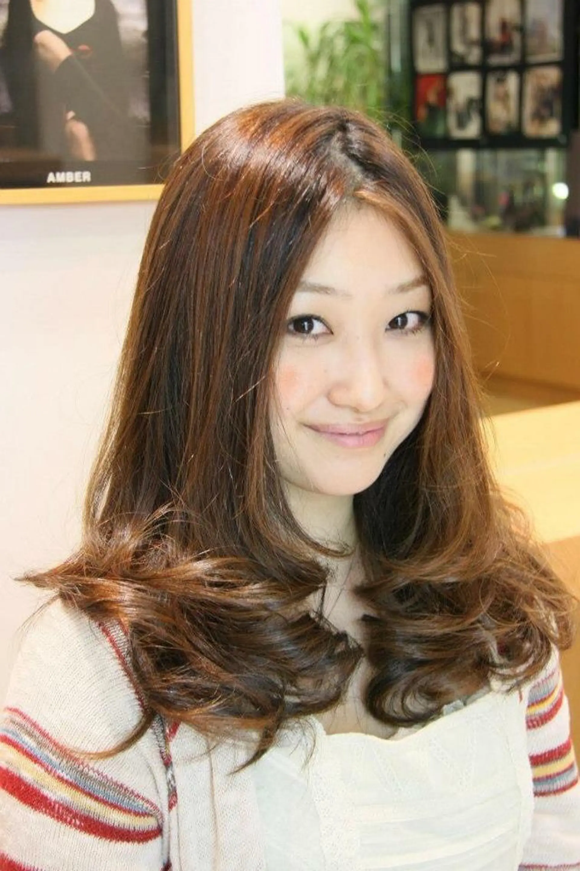 セミロング ハイライト 田中 奈布のヘアスタイル