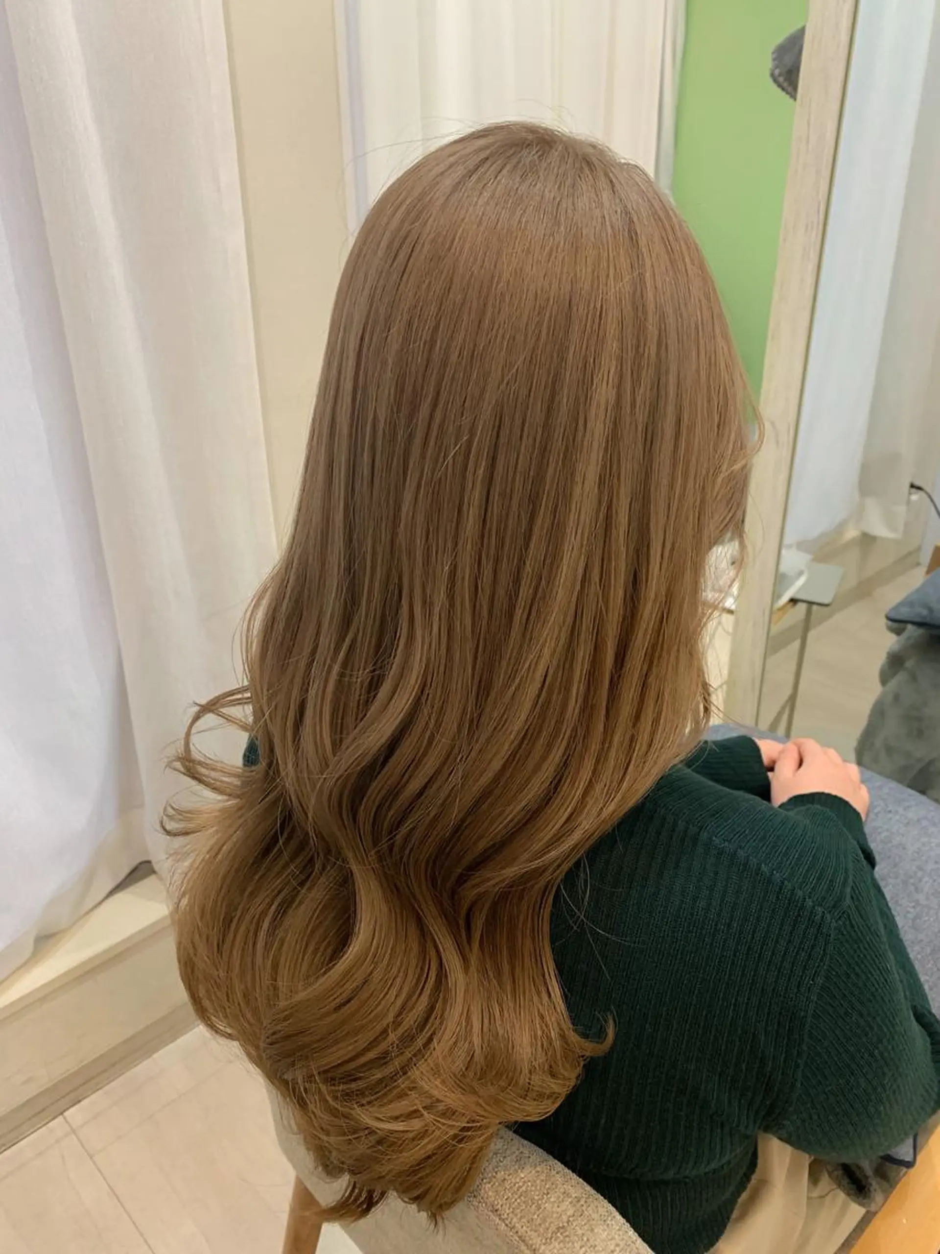 ロング カラー ヘアアレンジ ベージュカラー ブリーチ ミルクティーベージュ くせ毛 髪質改善 ALVAREZ BARBER SHOP所属・takebuchi harukaのヘアスタイル