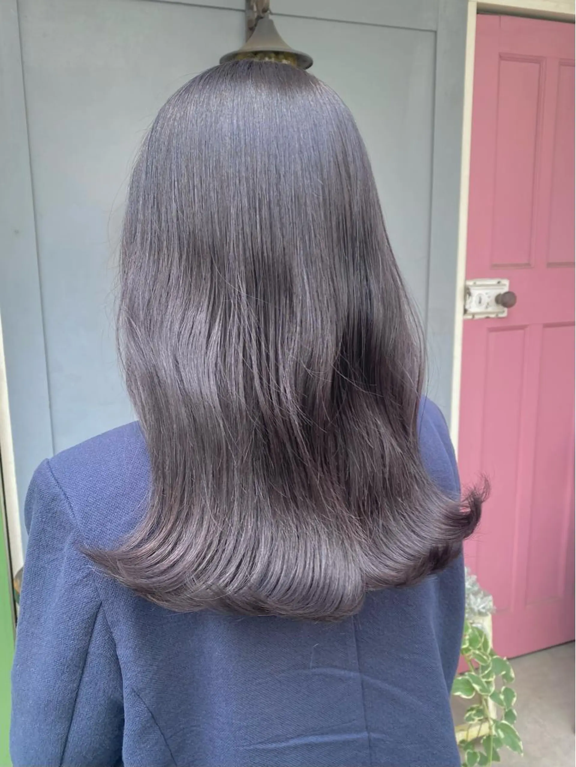 ミディアム カラー ヘアカラー ヤスザトアヤノ ／レイヤー／オリーブのヘアスタイル