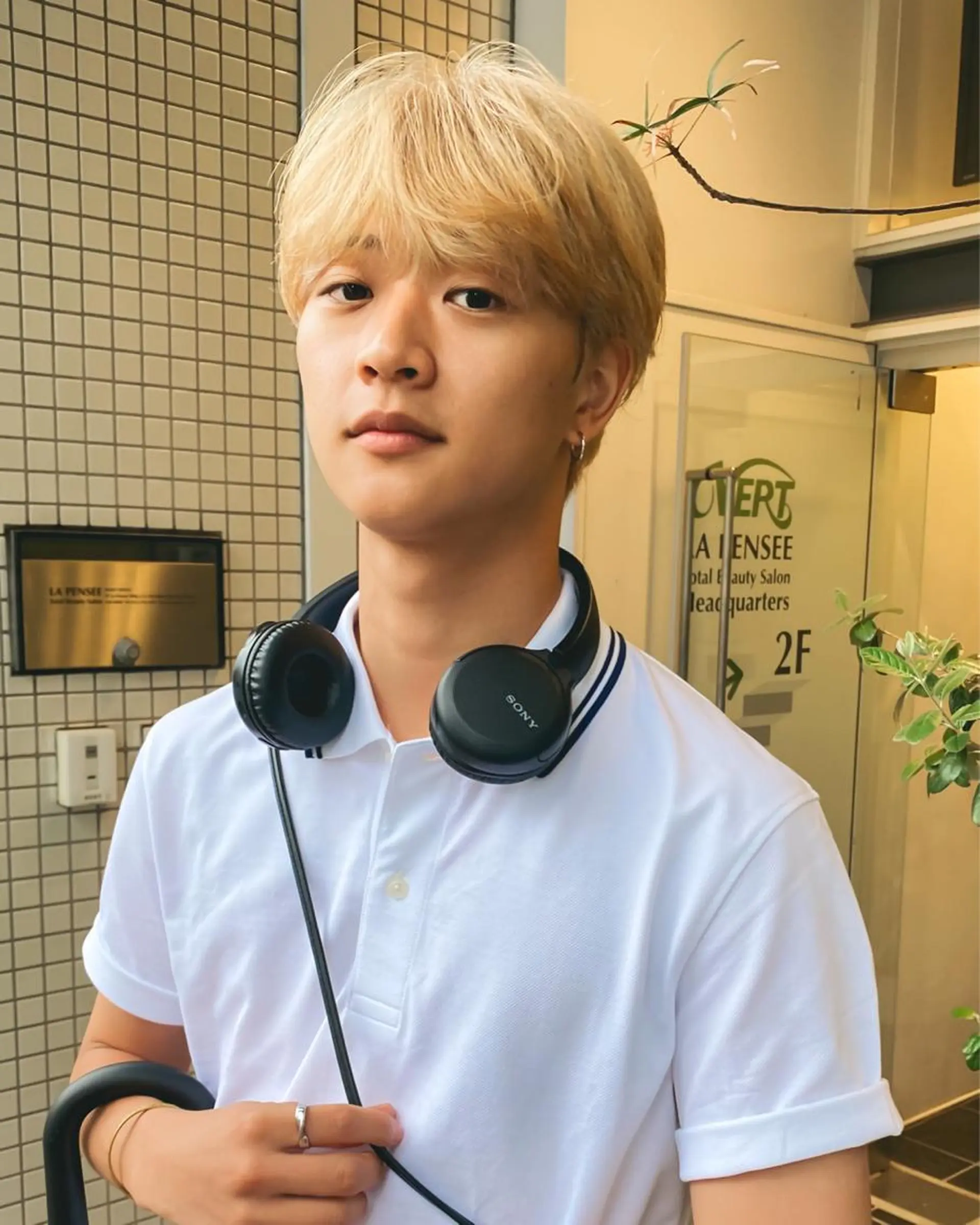 ショート カラー メンズ メンズブリーチ ベージュカラー ブリーチ ブロンド ホワイトベージュ カット ヘアカラー 栄/矢場町 三井太朗のヘアスタイル