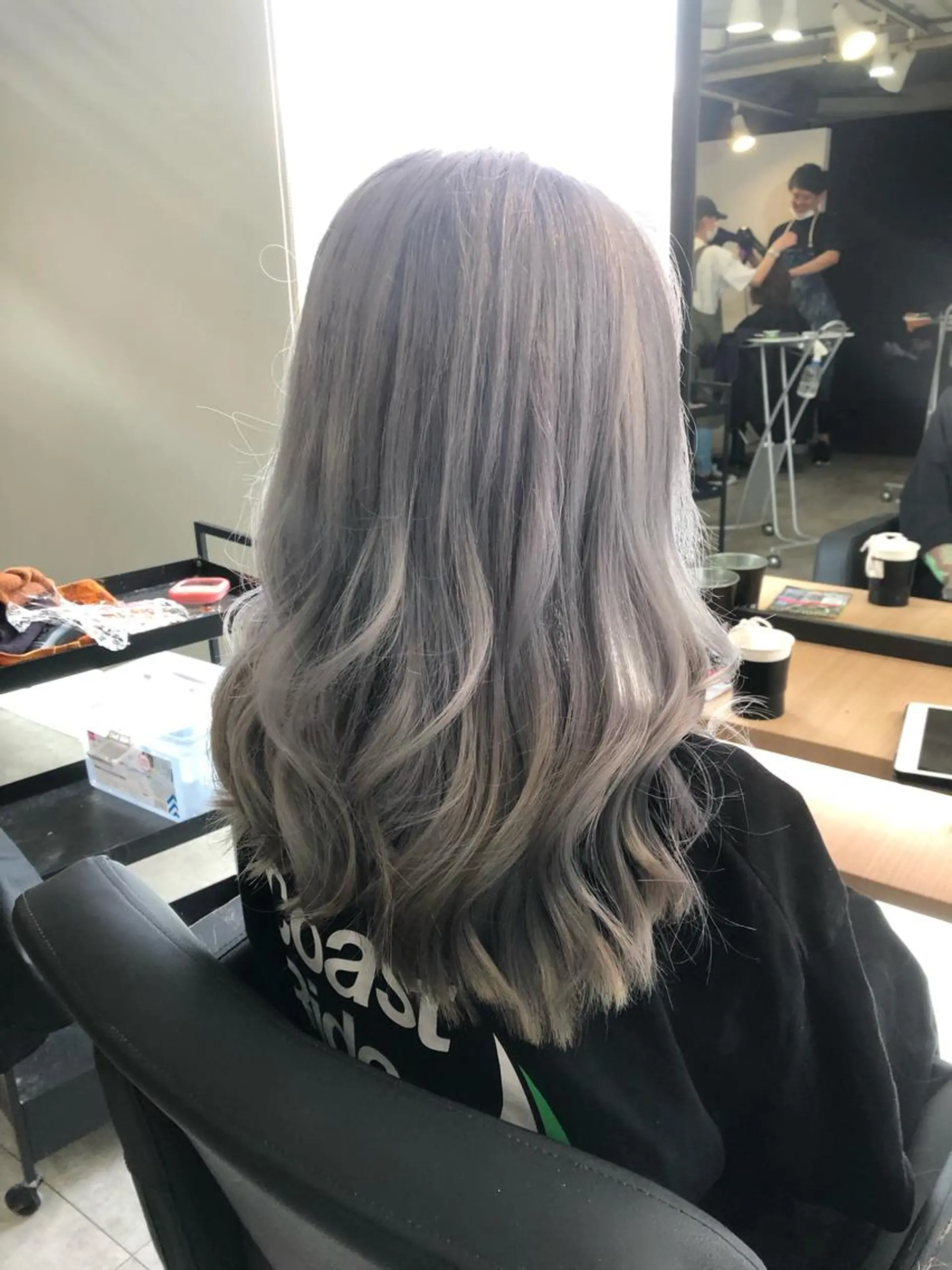 セミロング カラー ブリーチ ハイトーンカラー alpha. カラーエクステ下妻のヘアスタイル