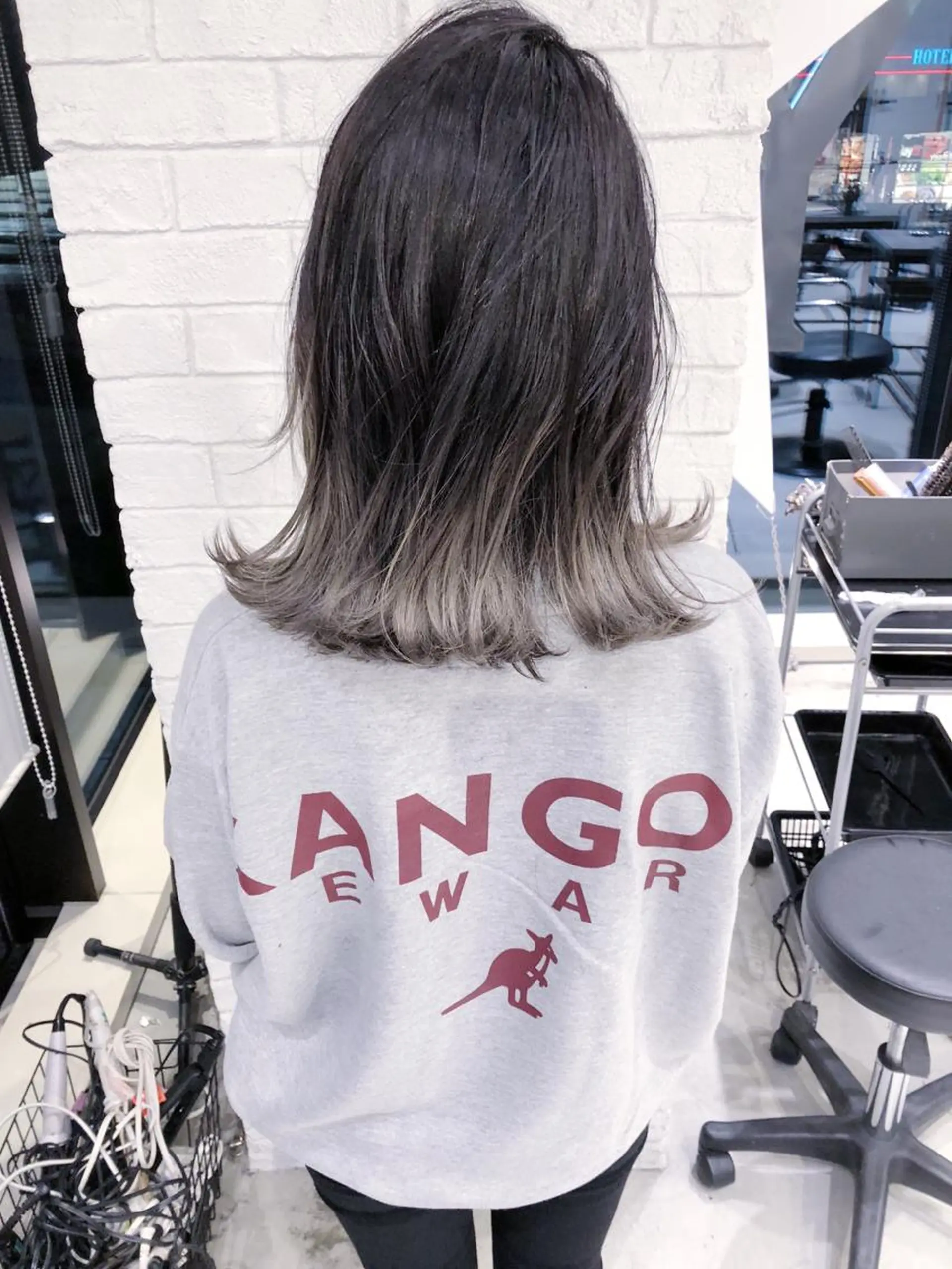 ミディアム カラー ブリーチ グラデーションカラー シルバー OTAKU HAIR STUDIO所属・shin✨今月注目✨ スタイリスト（急募）のヘアスタイル