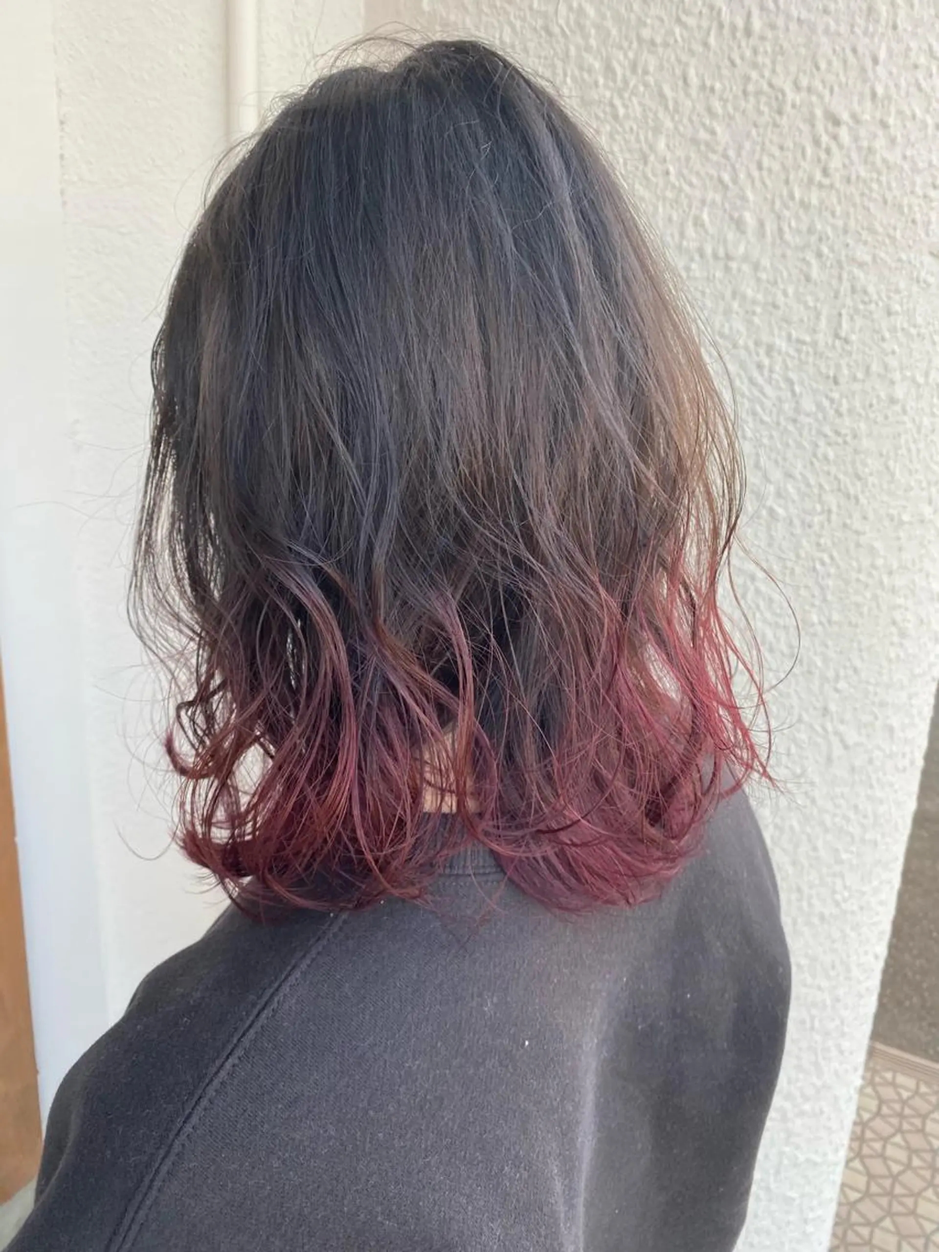 セミロング カラー ブリーチ グラデーションカラー グレージュ ブリーチなしカラー ピンクカラー ヘアカラー 入江 志穂のヘアスタイル