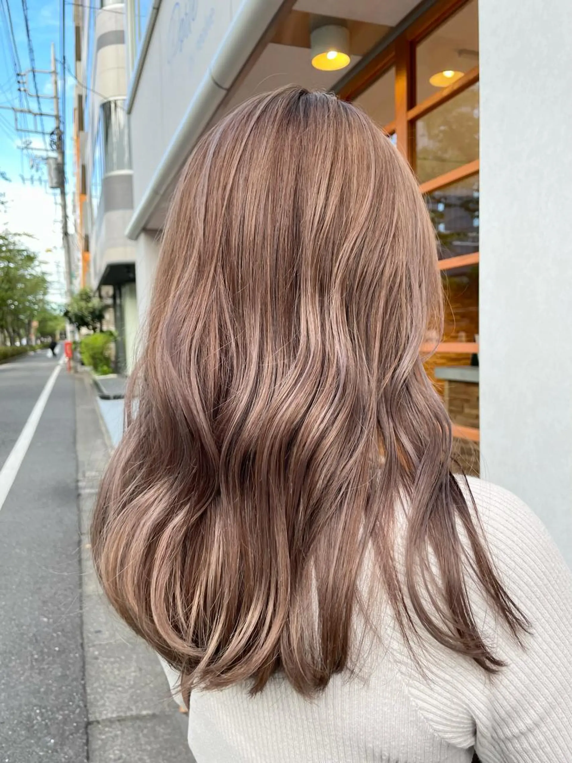 ロング カラー ベージュカラー ハイライトカラー ハイトーンカラー ラベンダーカラー ハイライト 若林 良のヘアスタイル