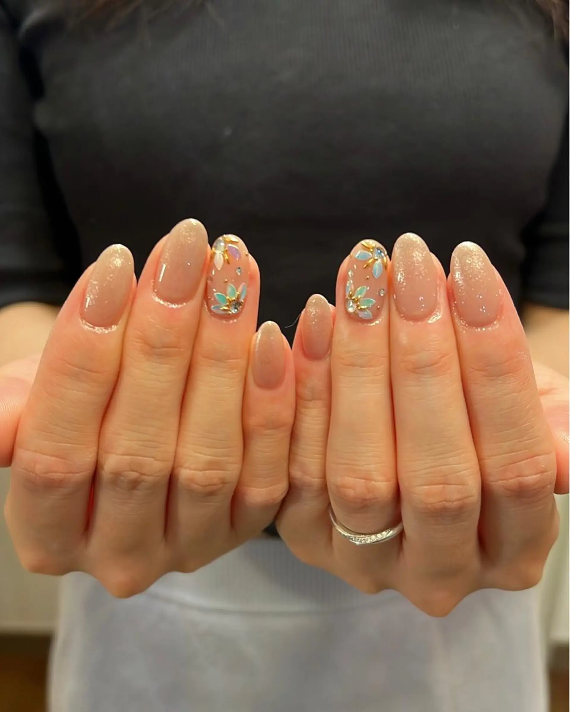 ネイル ハンドネイル フットネイル ハンドケア Nes.Nail所属・Miyagi Asamiのネイルデザイン