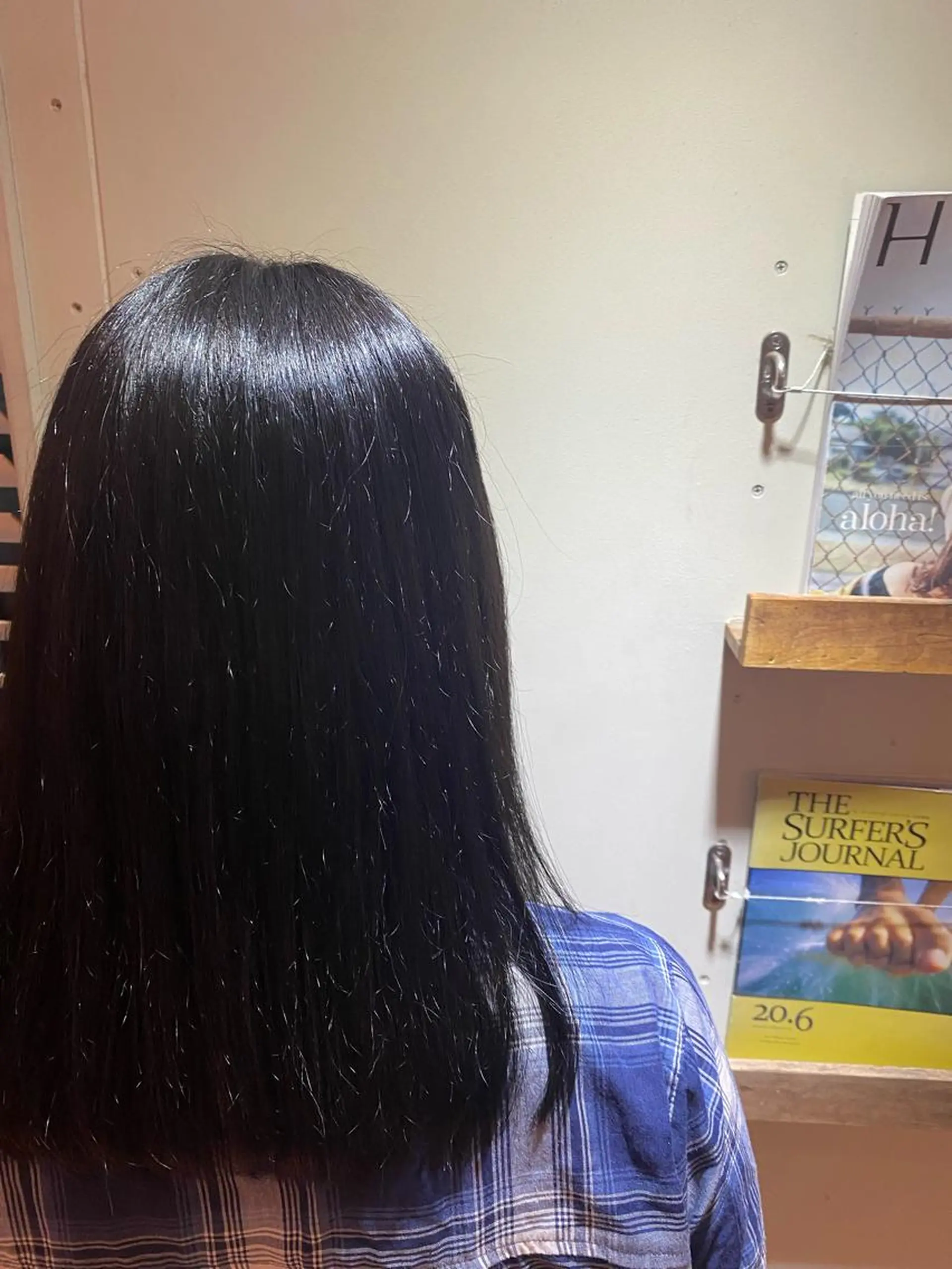 セミロング カラー 黒髪 ブルーカラー HOLIDAYS CARE&SPA所属・キクチ ホナミのヘアスタイル