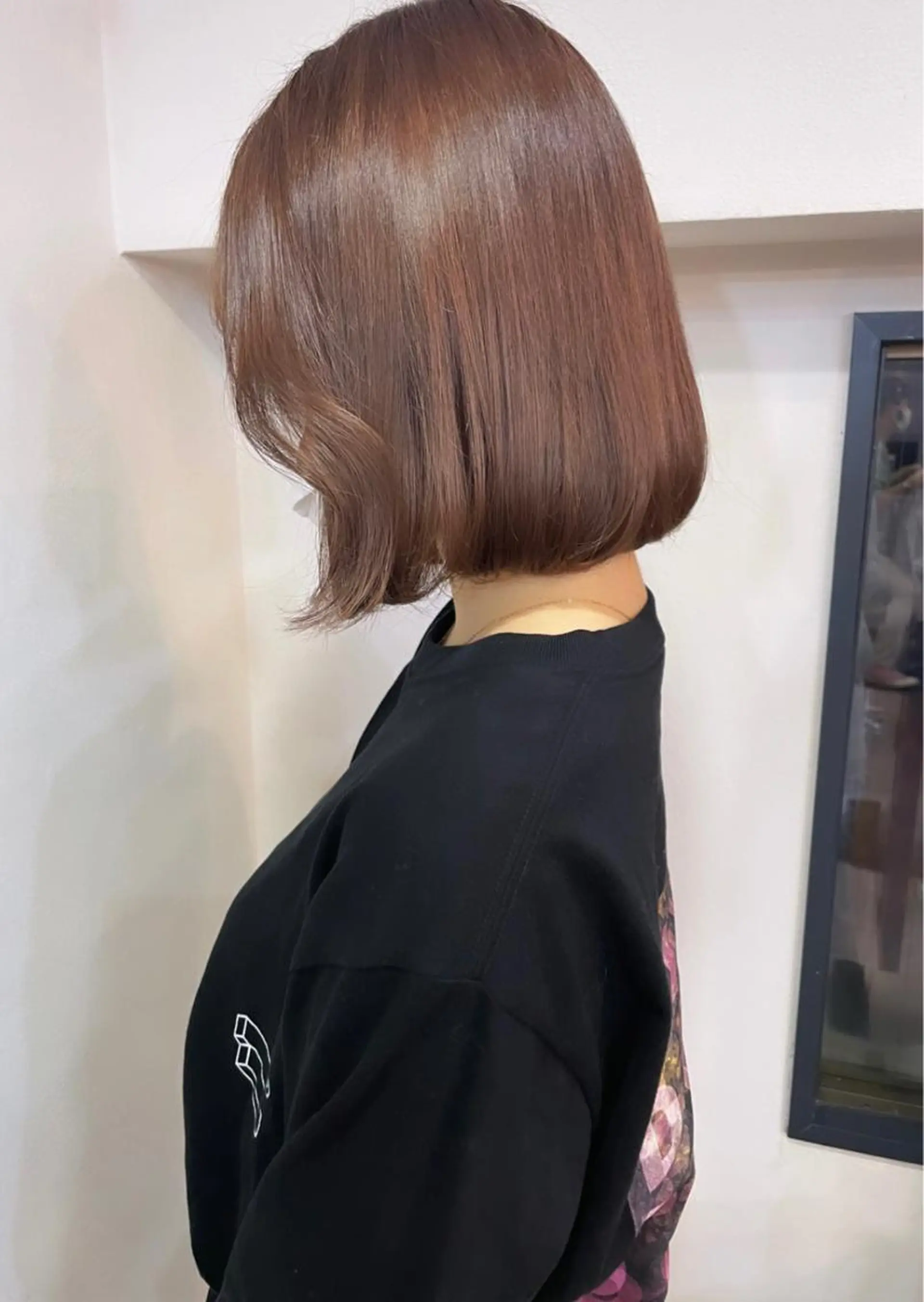 ショート レイヤーカット、 大人可愛い　中村美羅のヘアスタイル