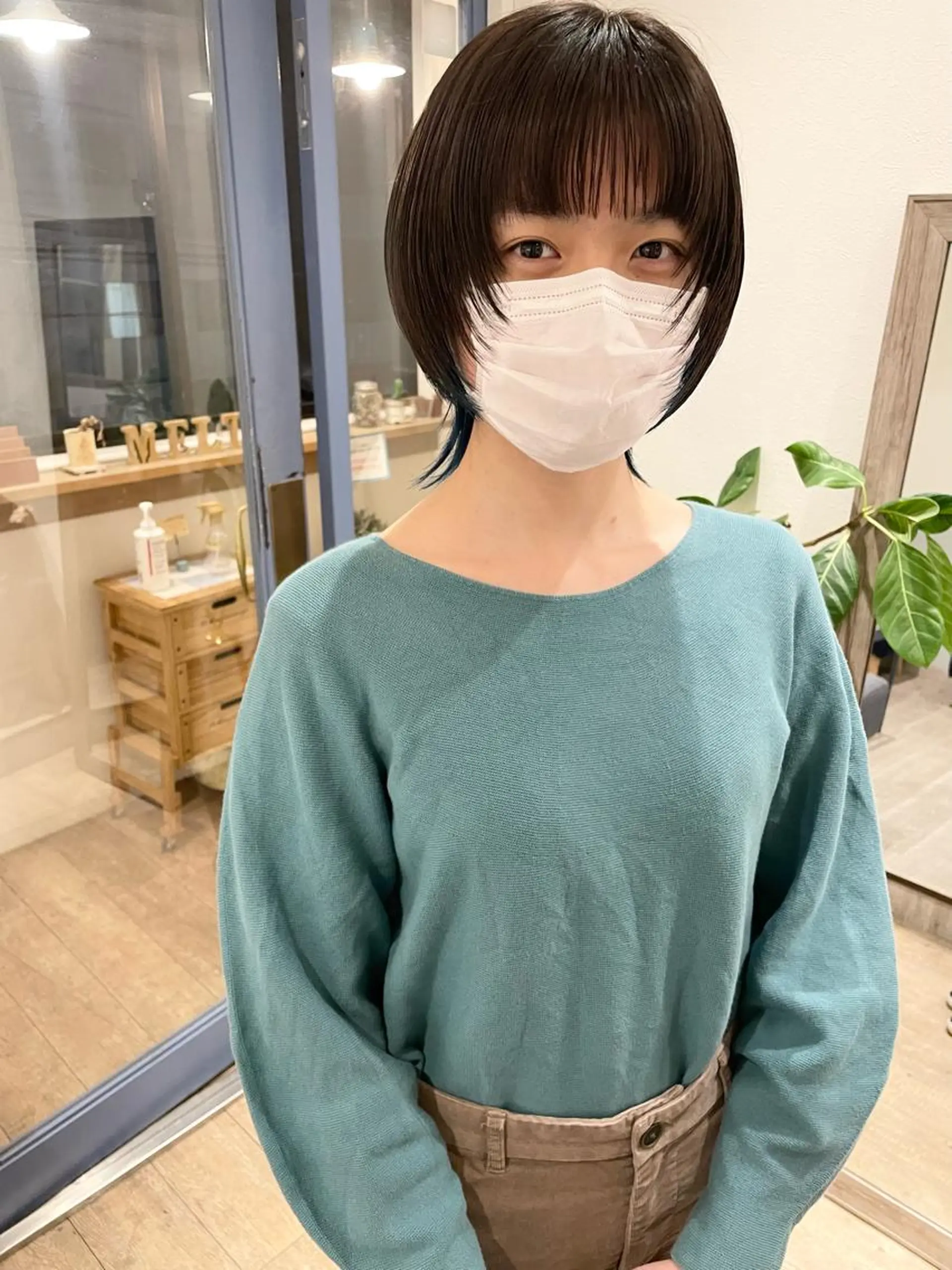 ショート カラー ボブレイヤー ベージュカラー ブリーチ 透明感カラー グレージュ 🩰オリーブ/ ベージュ松本咲花🩰のヘアスタイル