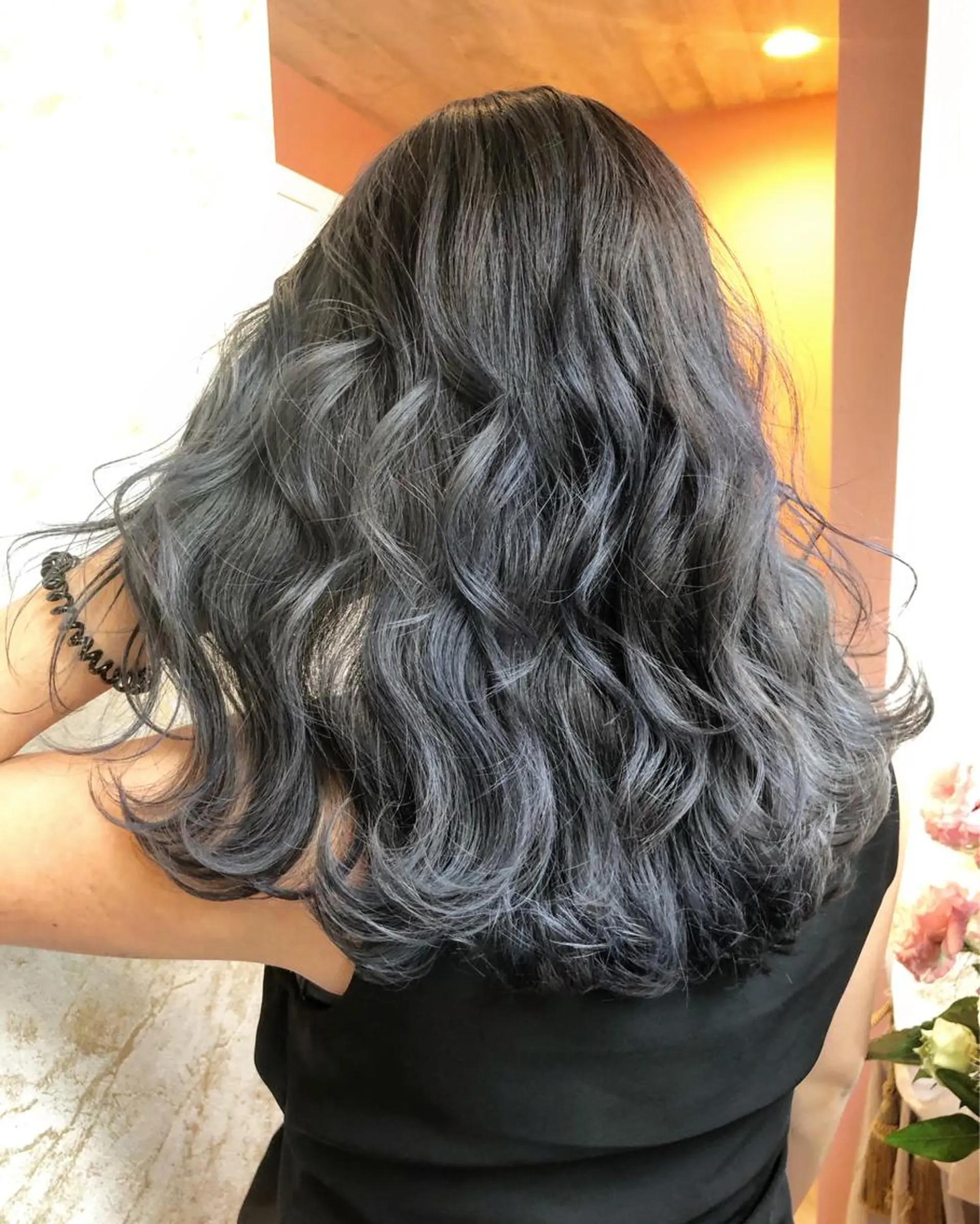 セミロング REVE所属・TAKU 美容師のヘアスタイル