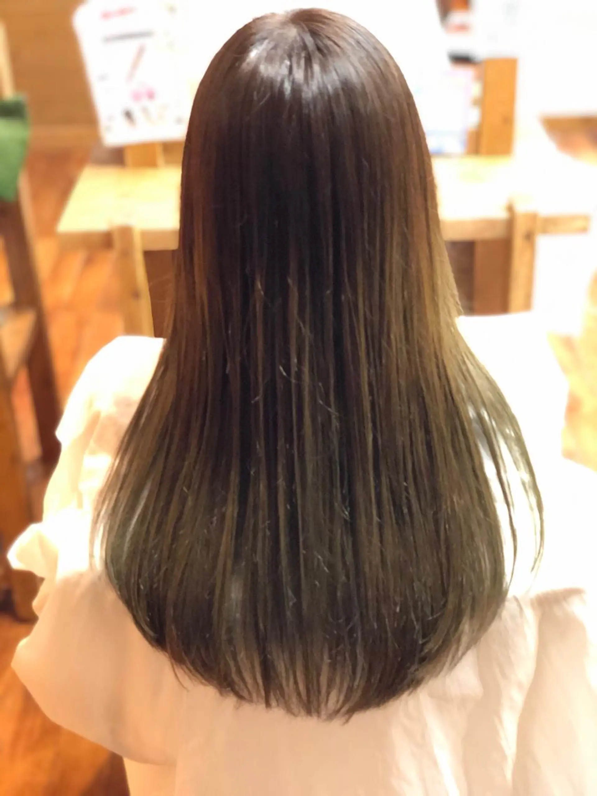 ロング カット ヘアカラー トリートメント 服部 聡洋のヘアスタイル