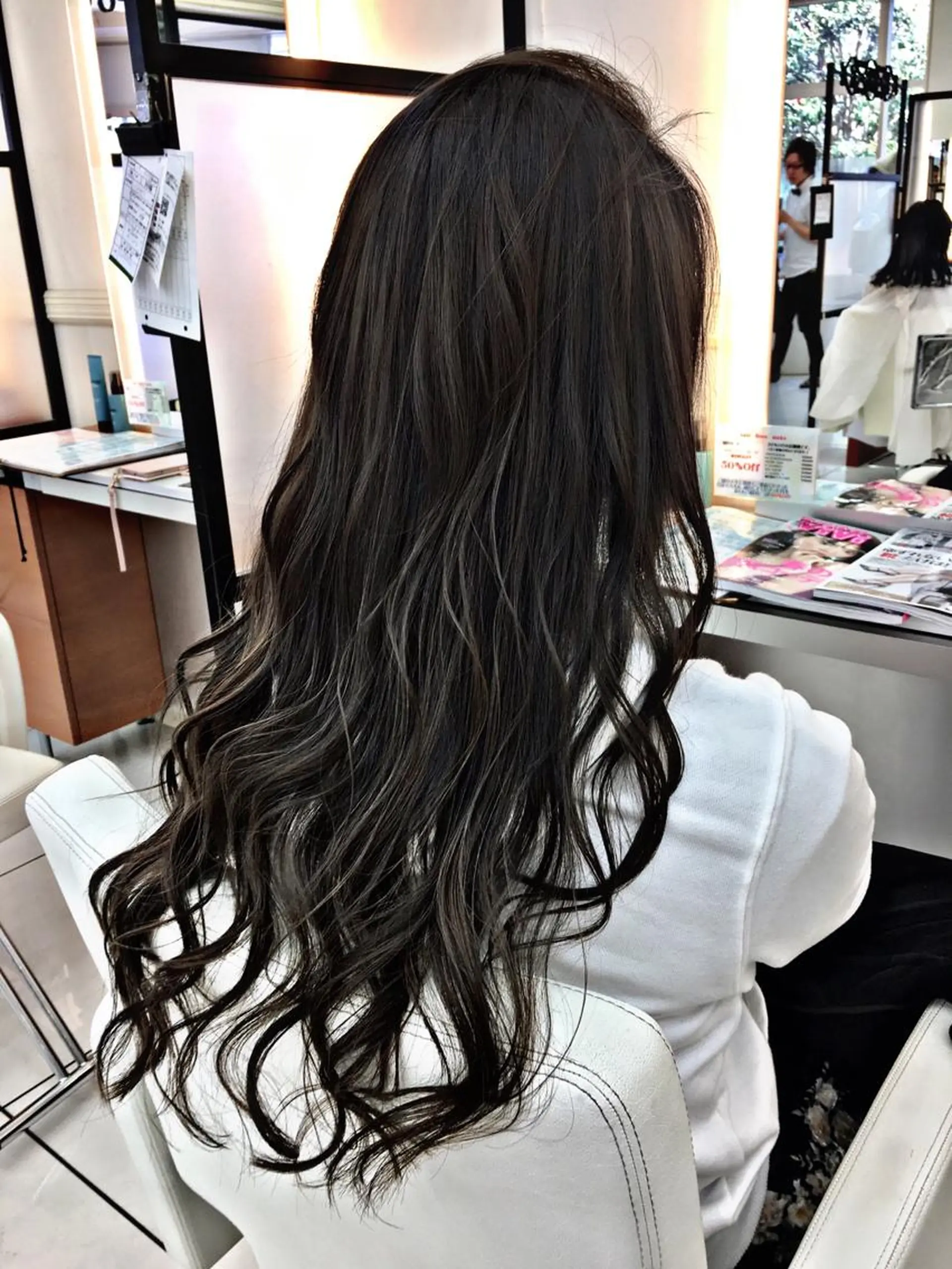 カラー イルミナカラー 外国人風カラー カット ヘアカラー トリートメント N° jillva ♦️川端裕司♦️のヘアスタイル