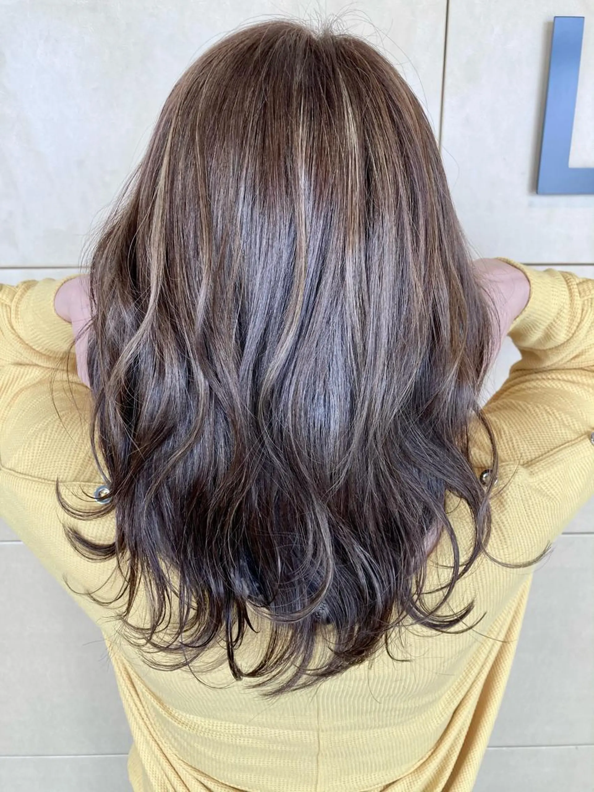セミロング ハイライト タカツド ユウキのヘアスタイル