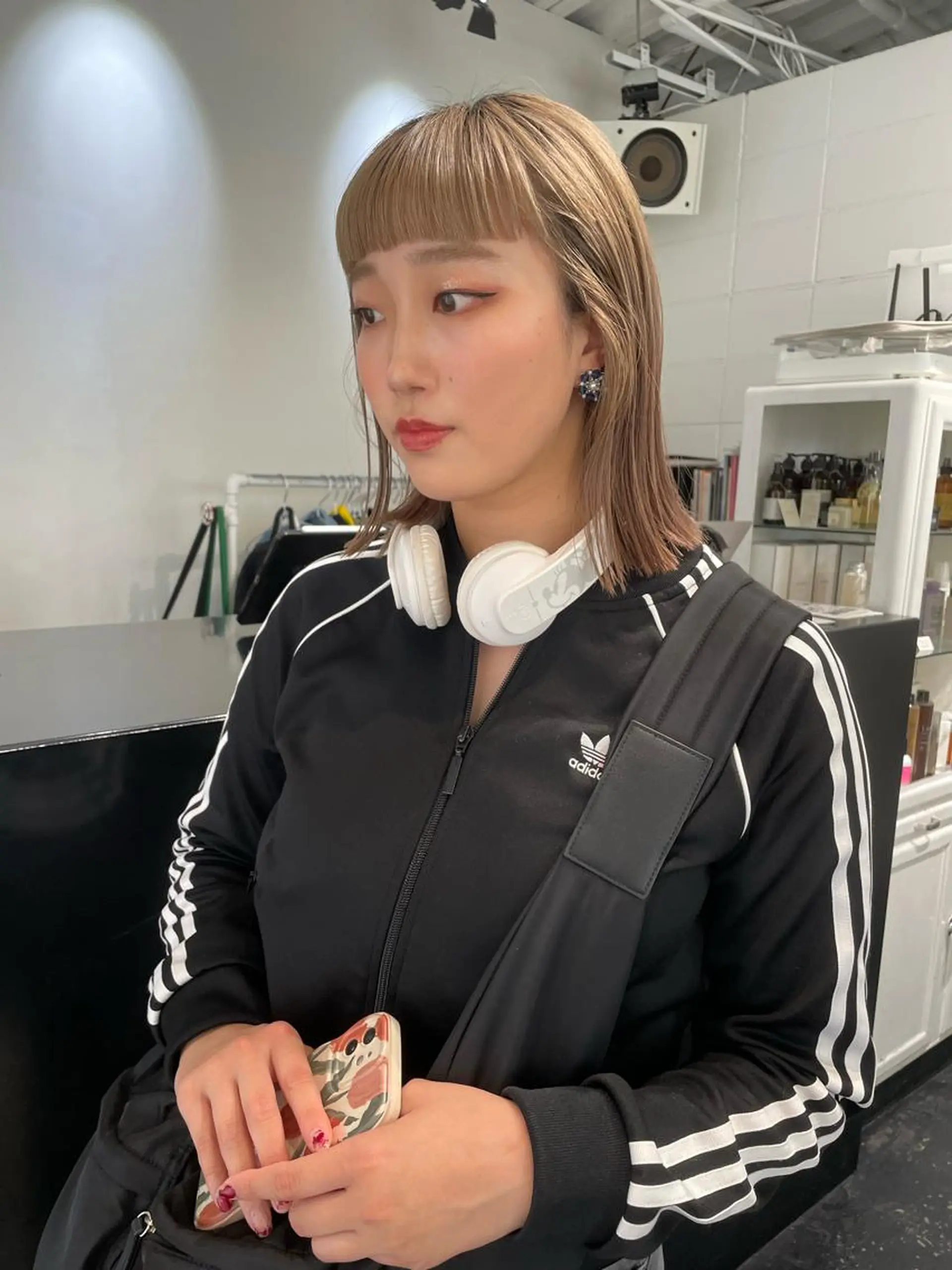 ミディアム カラー パーマ ヘアアレンジ メンズ キッズ ネイル マツエク・マツパ アイブロウ メンズバレイヤージュ メンズブリーチ メンズハイライト メンズハイトーン メンズインナーカラー カット ヘアカラー トリートメント 艶ハイトーン/ヘア アレンジAYAKAのヘアスタイル