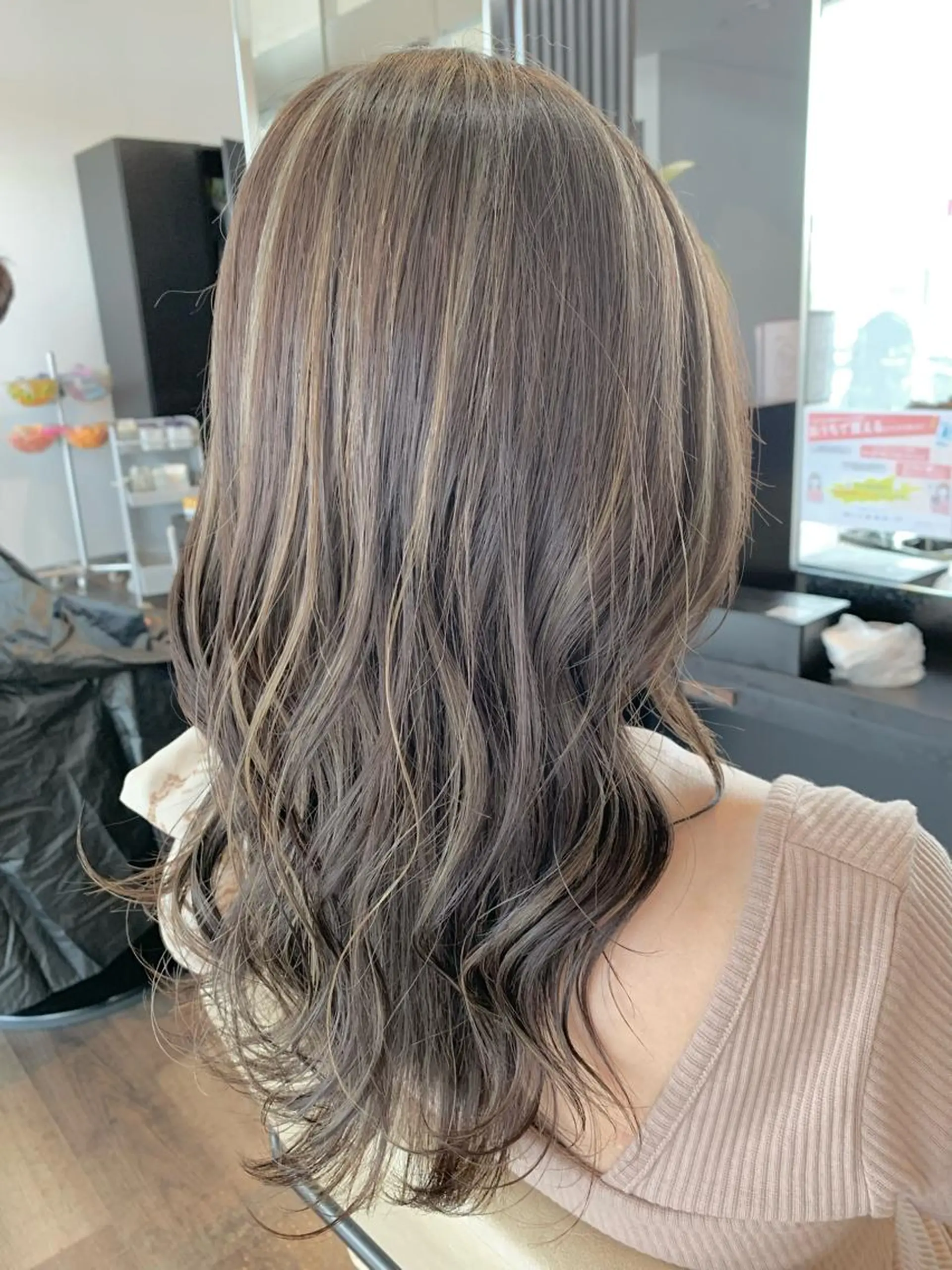 セミロング カラー ベージュカラー ハイライトカラー ハイライト カット ヘアカラー トリートメント STYLE　EKI　CITY所属・【艶カラー】 STYLE 和泉俊希のヘアスタイル