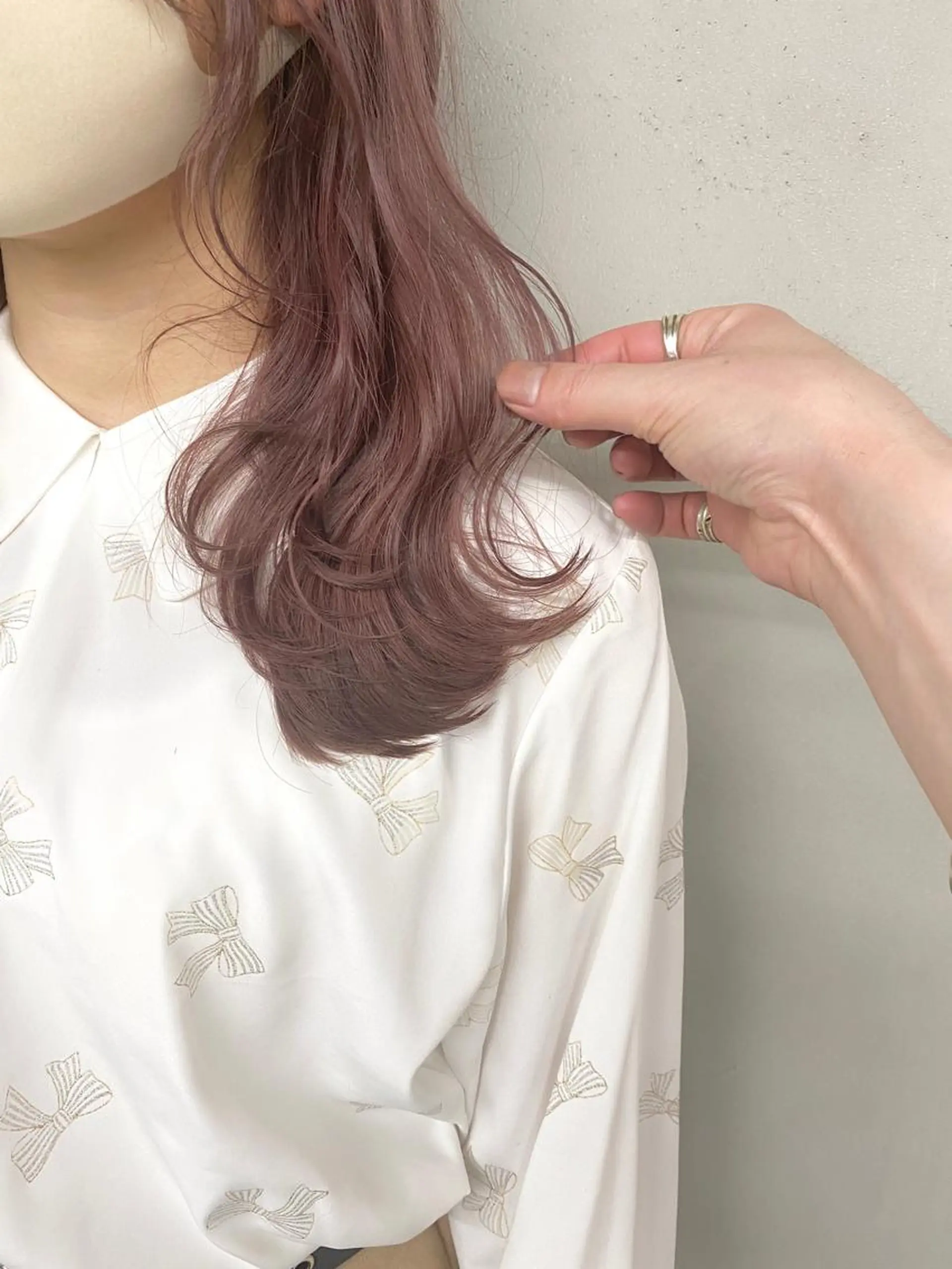 ミディアム カラー パーマ ヘアアレンジ メンズ キッズ ネイル マツエク・マツパ ベージュカラー ピンクカラー ピンクベージュ カラーマツエク ピンク カット ヘアカラー トリートメント 🌸グレージュ/ 艶髪🌸yutaのヘアスタイル