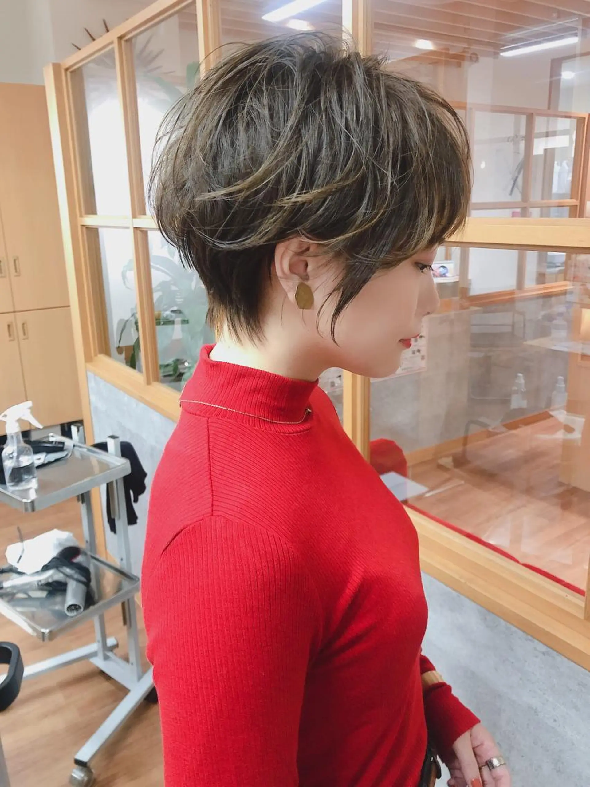 ショート カラー tre/e'所属・ハイライトカラー橋本 昇平のヘアスタイル