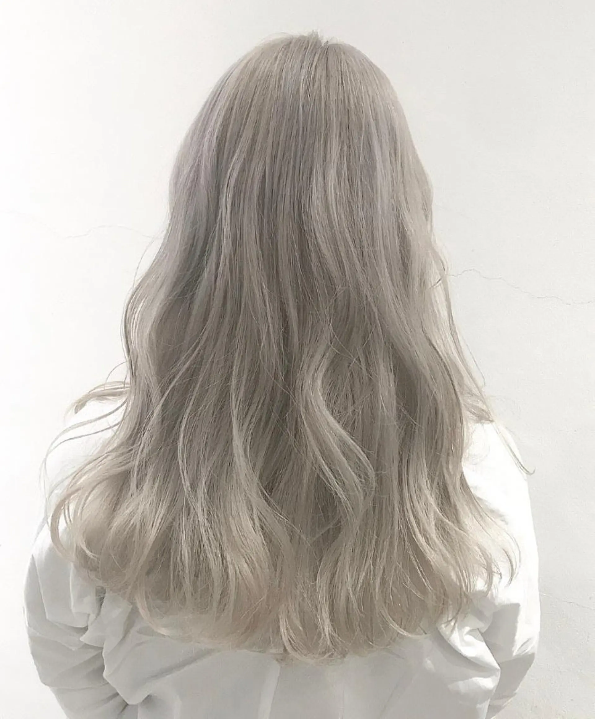 セミロング カラー ブリーチ カット ヘアカラー Kro ハイトーン×デザインのヘアスタイル