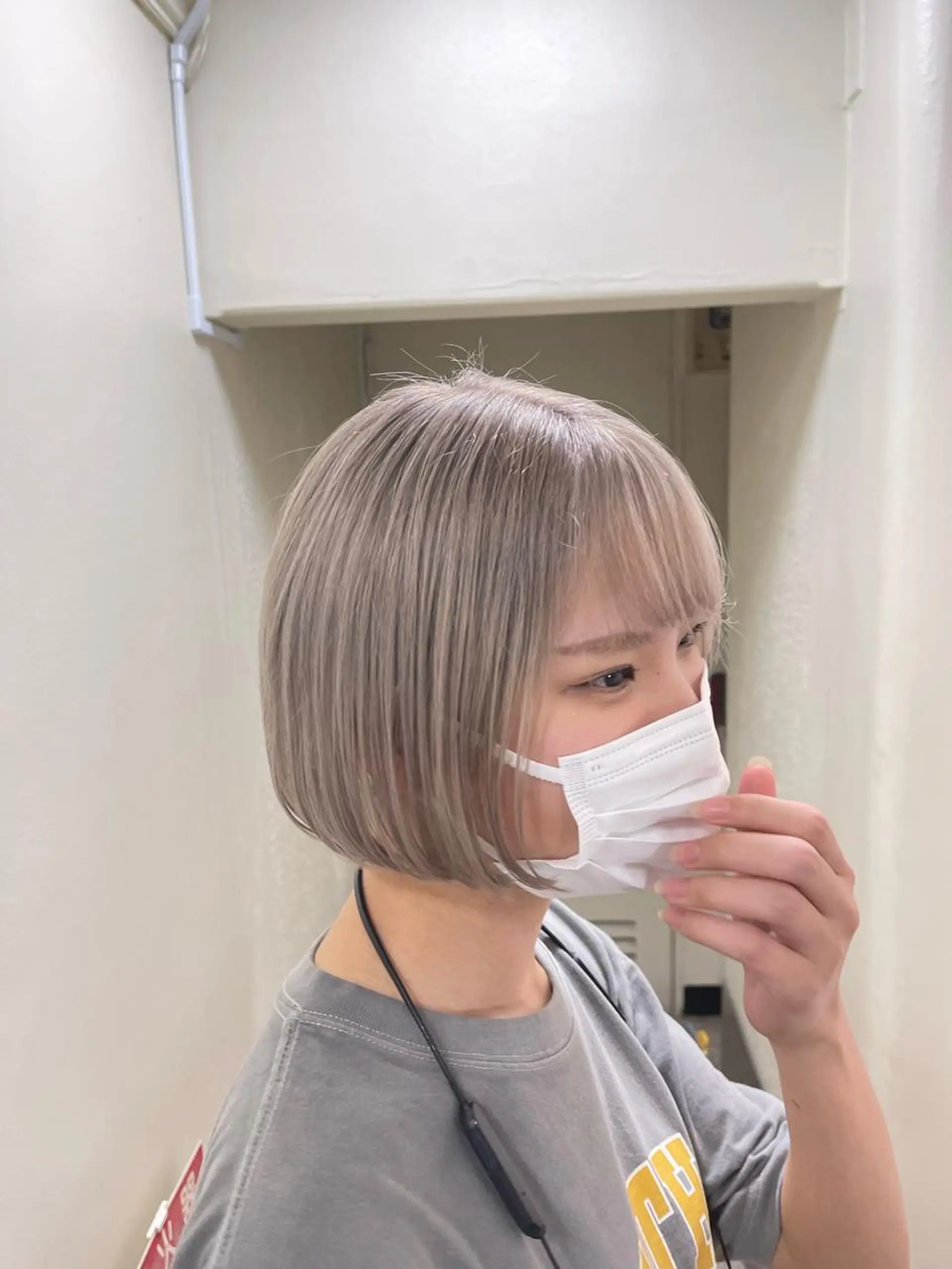 ショート カラー ベージュカラー ホワイトベージュ カット ヘアカラー トリートメント ヘアセット lana hair 新宿 髪質改善トリートメント 新宿三丁目所属・新宿メンズパーマ TAKE曲がる縮毛のヘアスタイル