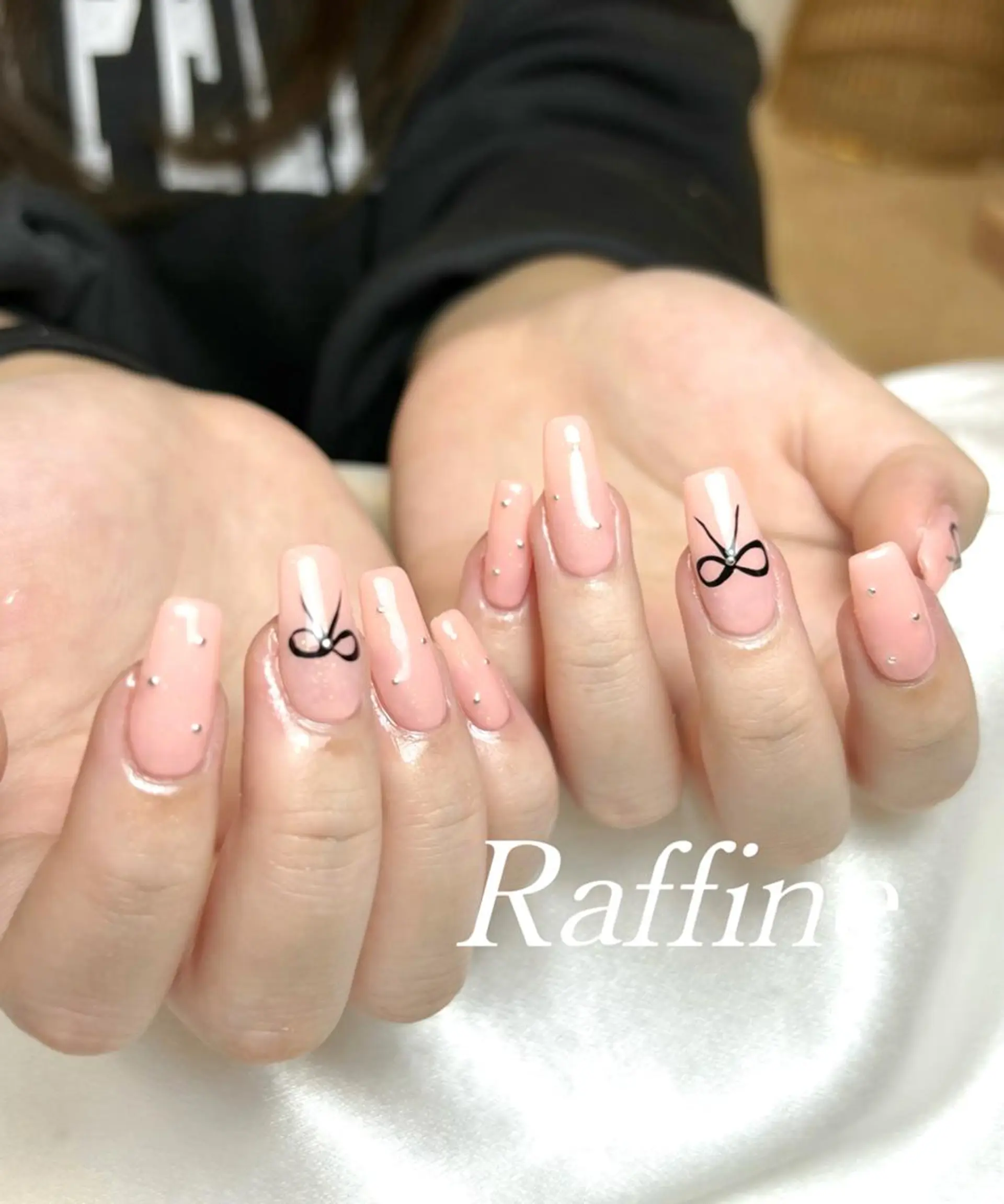 ネイル RAFFINE 月🦋🩵のネイルデザイン