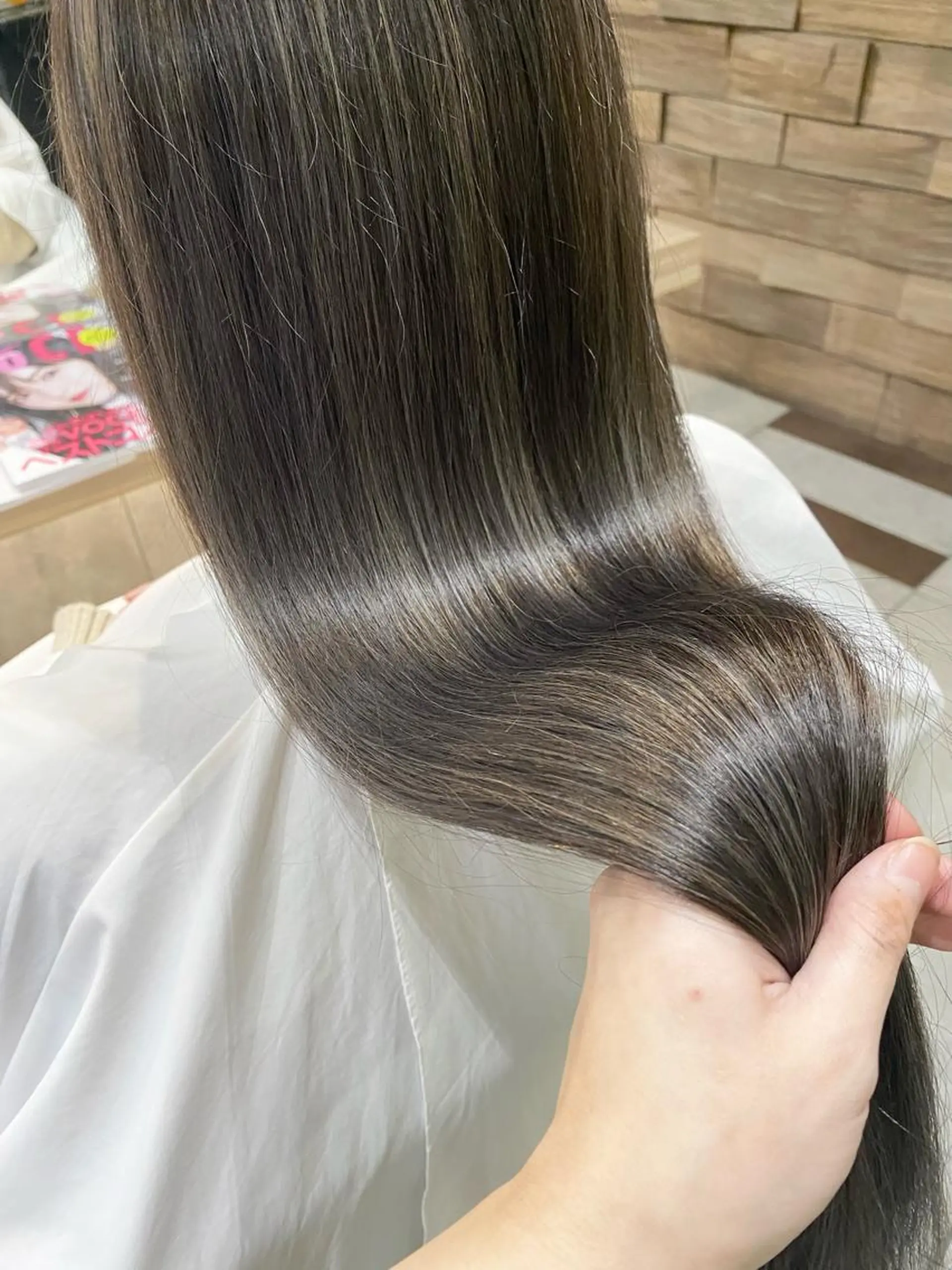 ロング カラー グレージュ ハイライトカラー ハイライト ヘアカラー 川越 輝梨奈のヘアスタイル