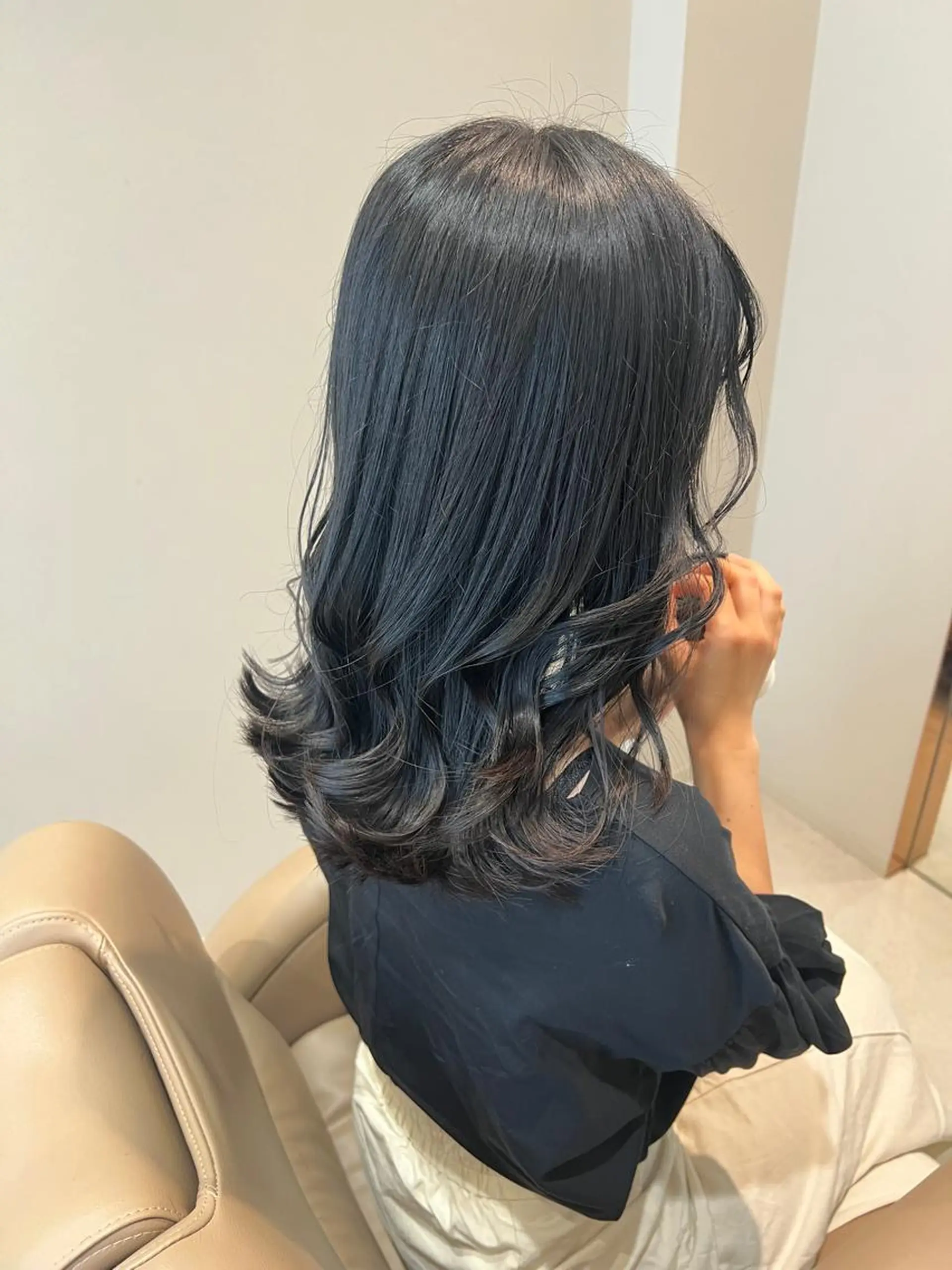 ロング カラー グレージュ オリーブグレージュ オリーブグレー ノイシキ サキのヘアスタイル