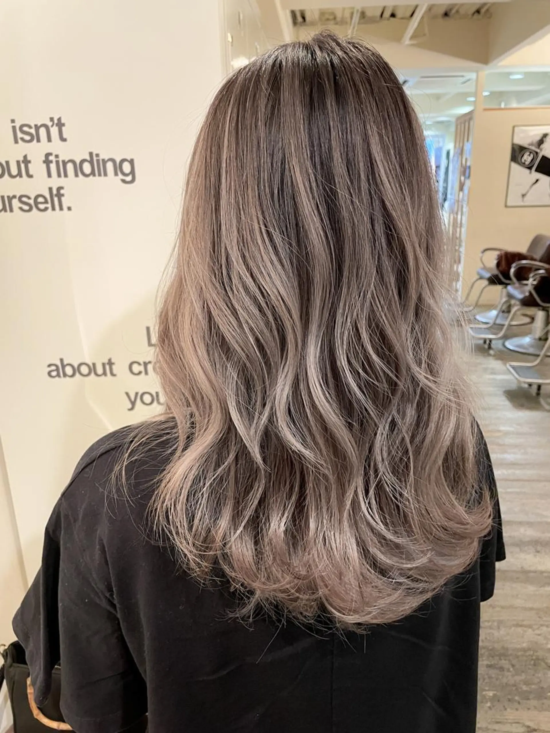 セミロング カラー バレイヤージュ ベージュカラー グレージュ ハイライトカラー ハイライト WONK. ウォンク 心斎橋のヘアスタイル