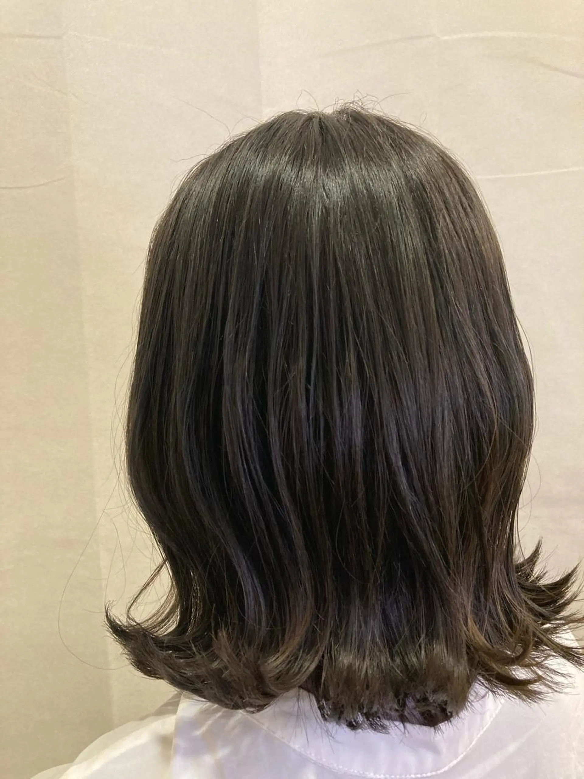 ミディアム カラー 宮原 佳苗のヘアスタイル